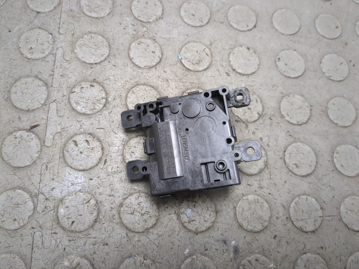 Моторчик заслонки печки для Venza (XU80) 2020>