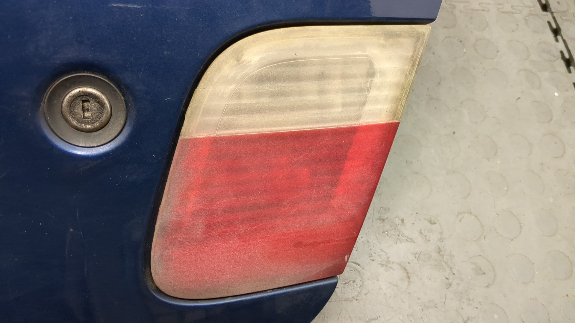 Дверь багажника