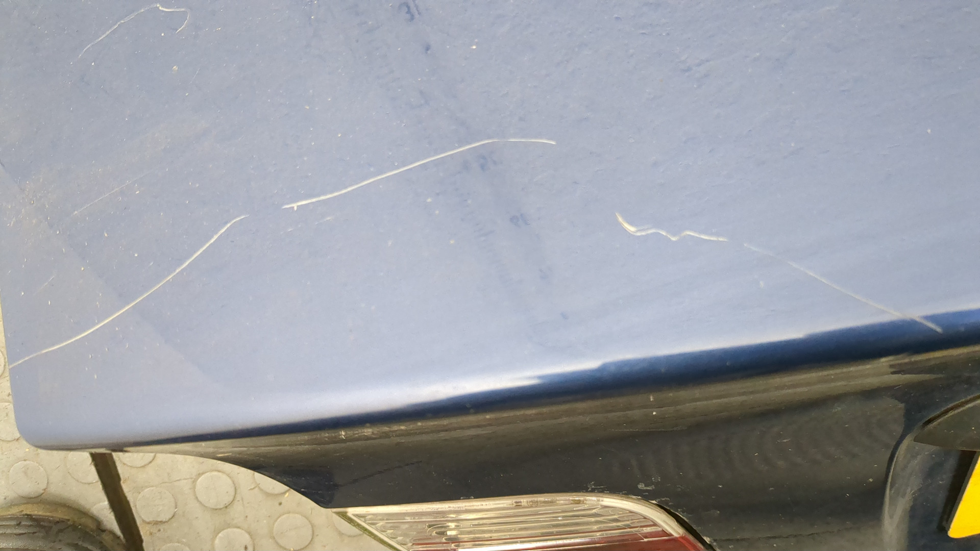 Дверь багажника