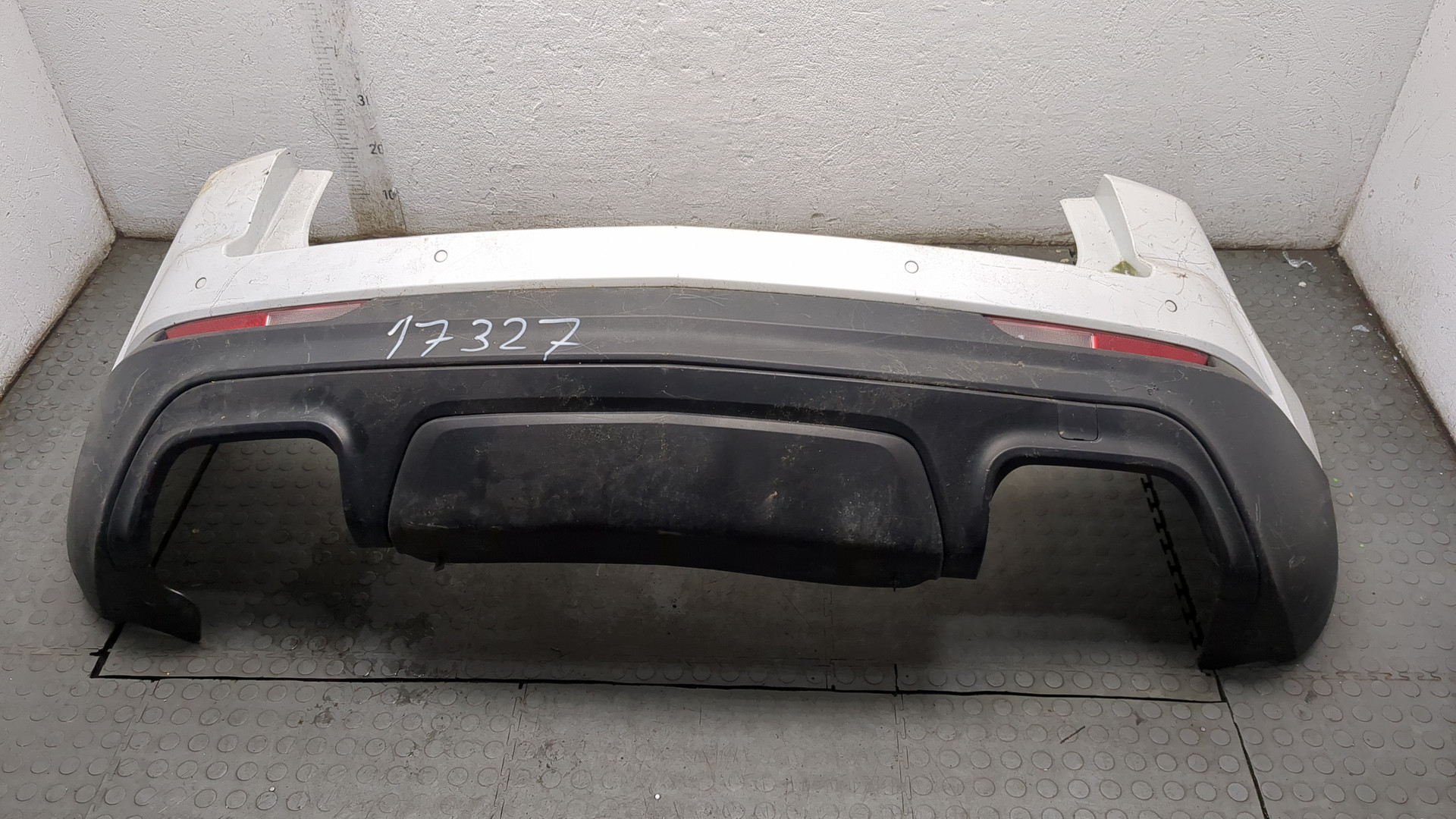 Бампер задний