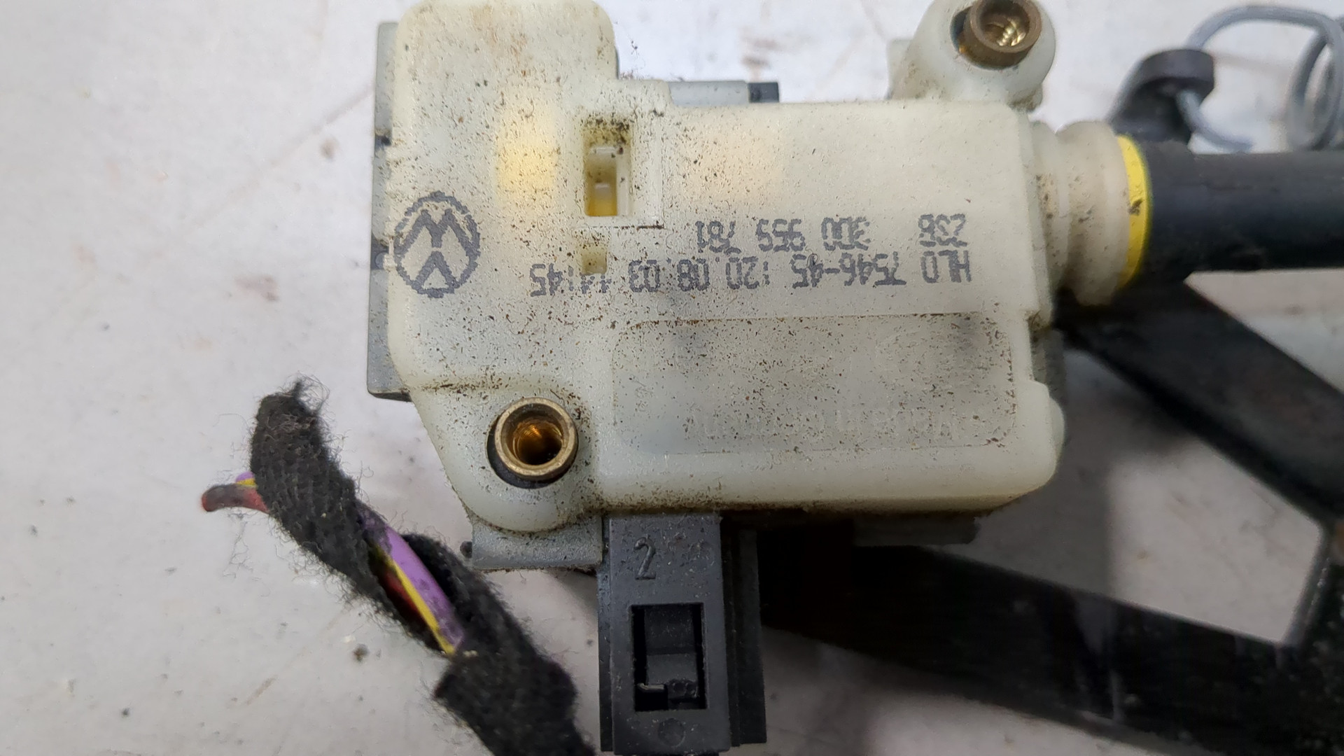 Замок багажника