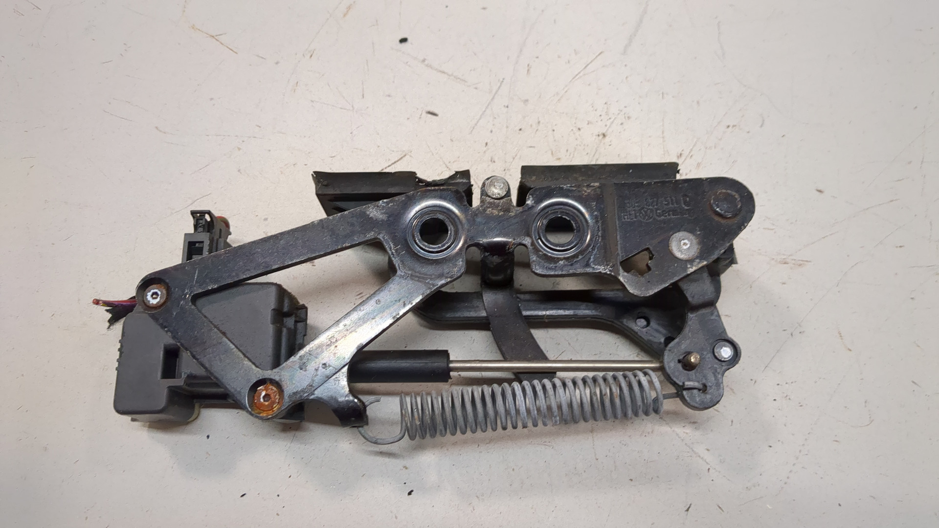 Замок багажника