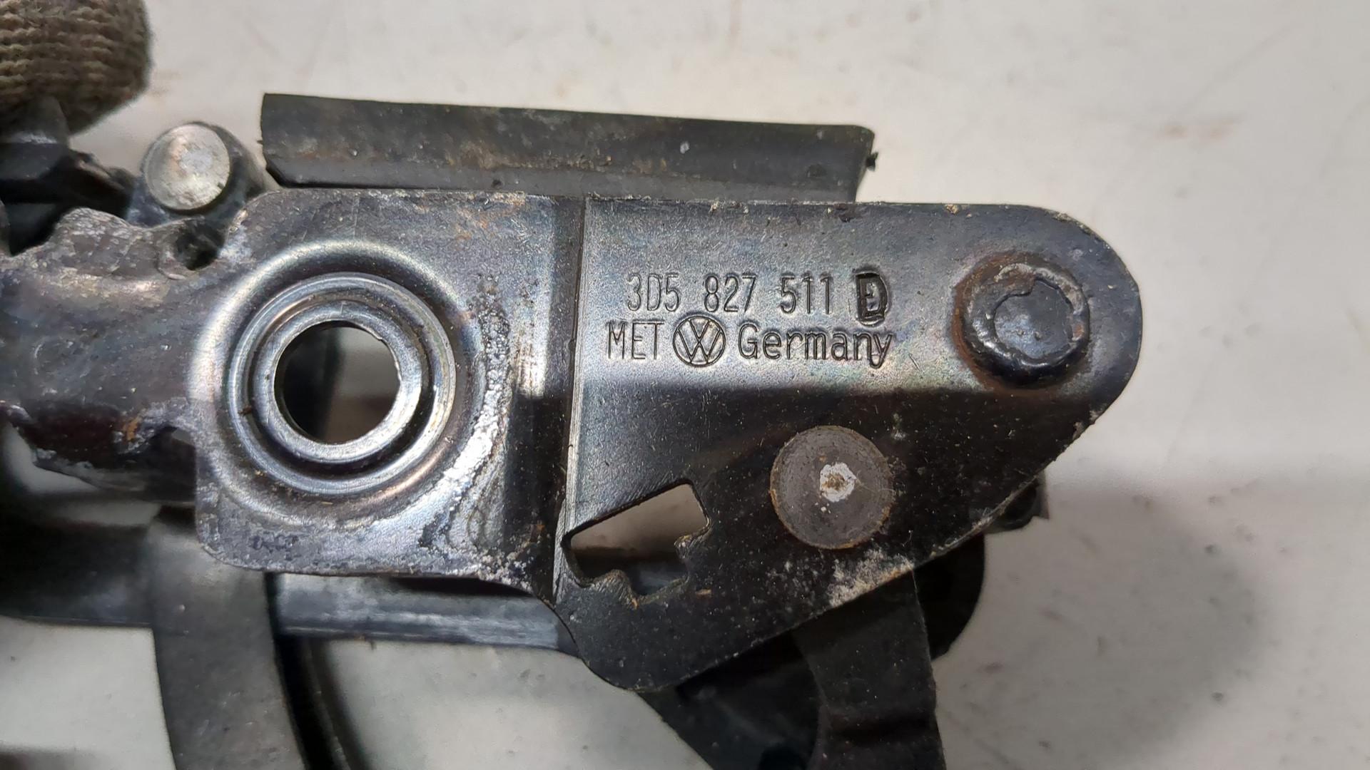 Замок багажника