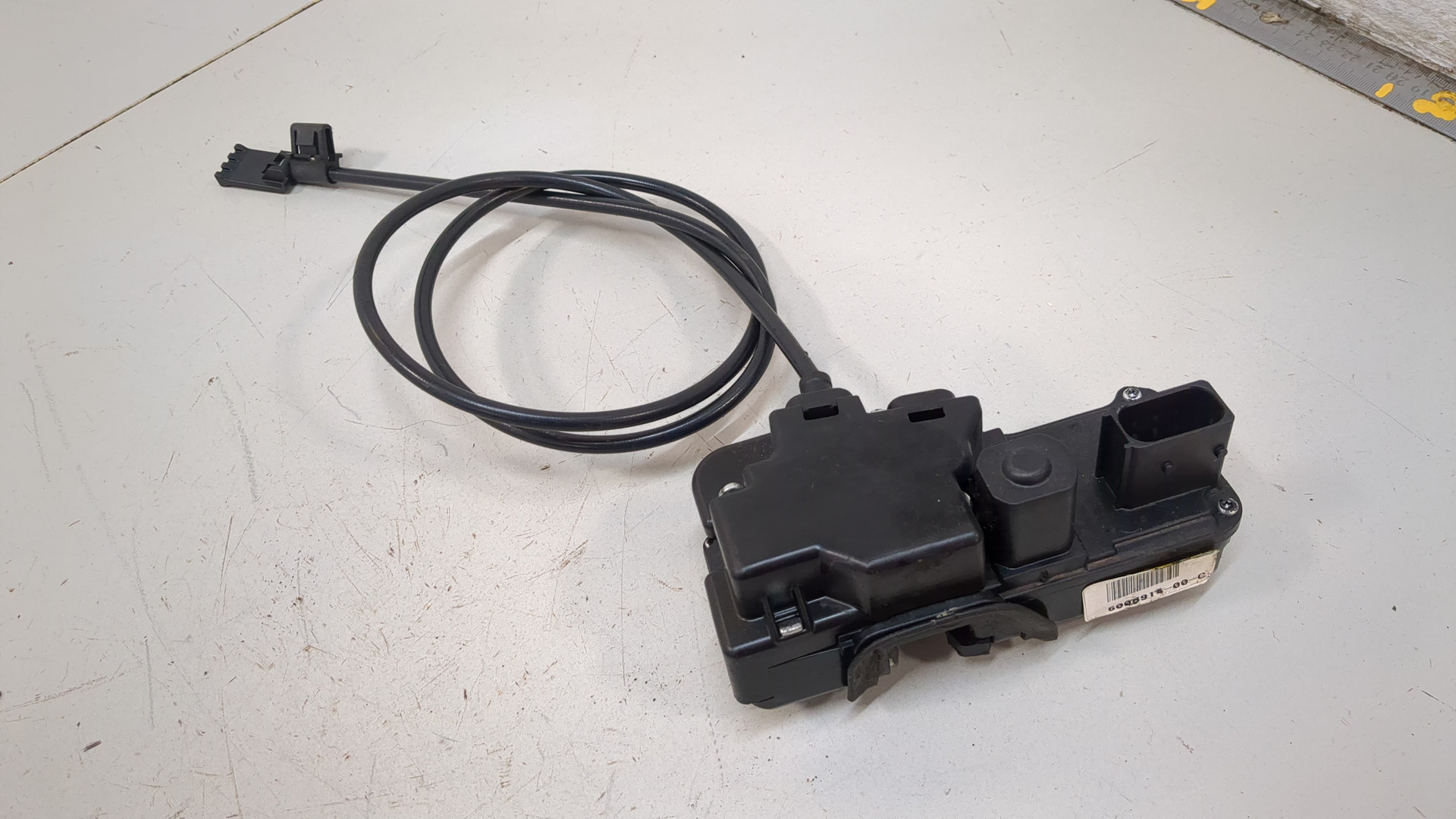 Замок двери задней правой