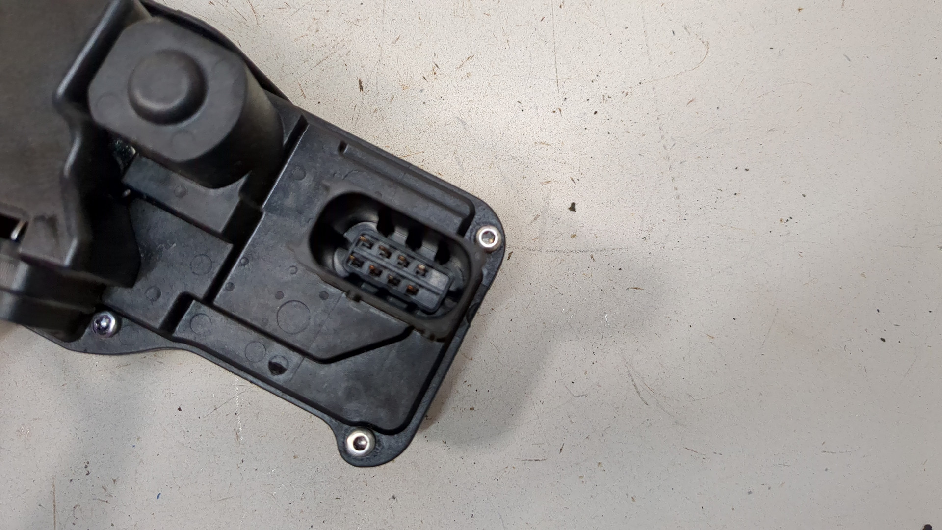 Замок двери задней левой