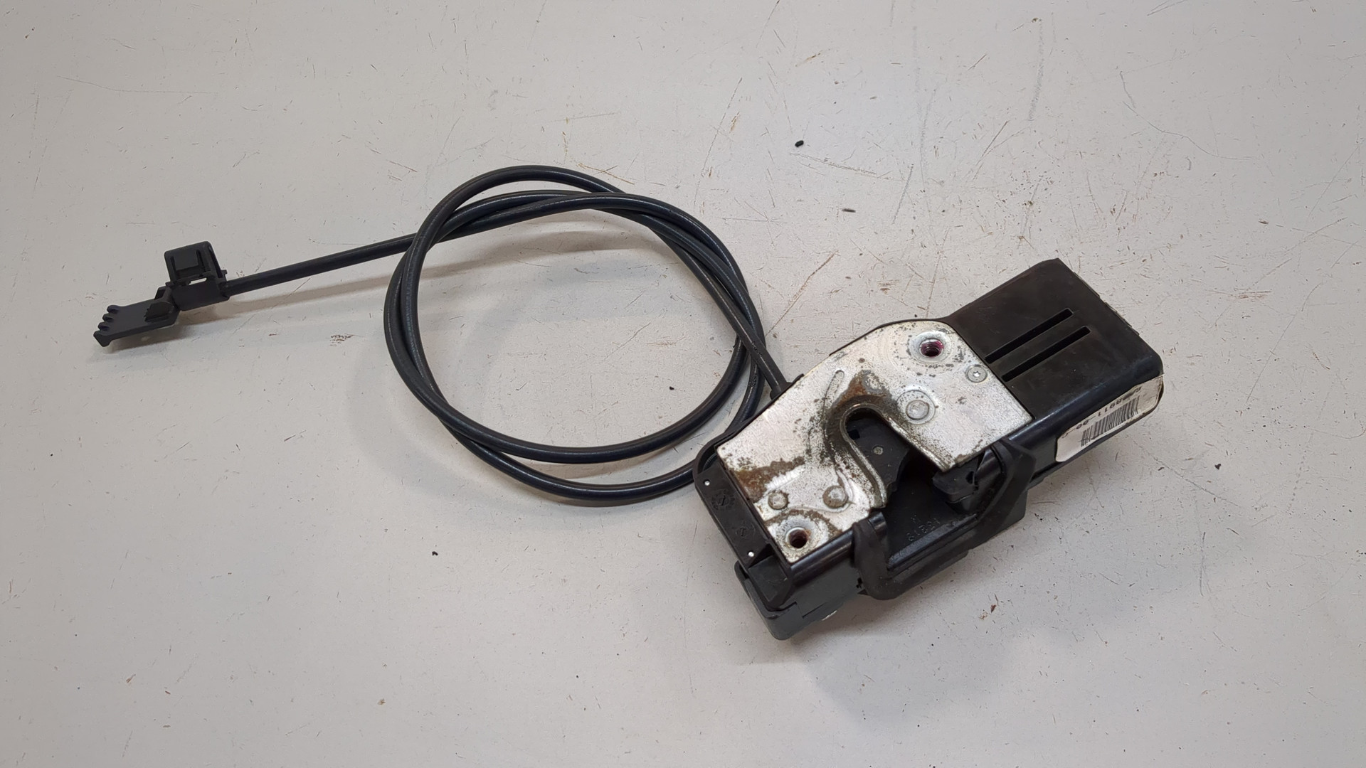 Замок двери задней левой