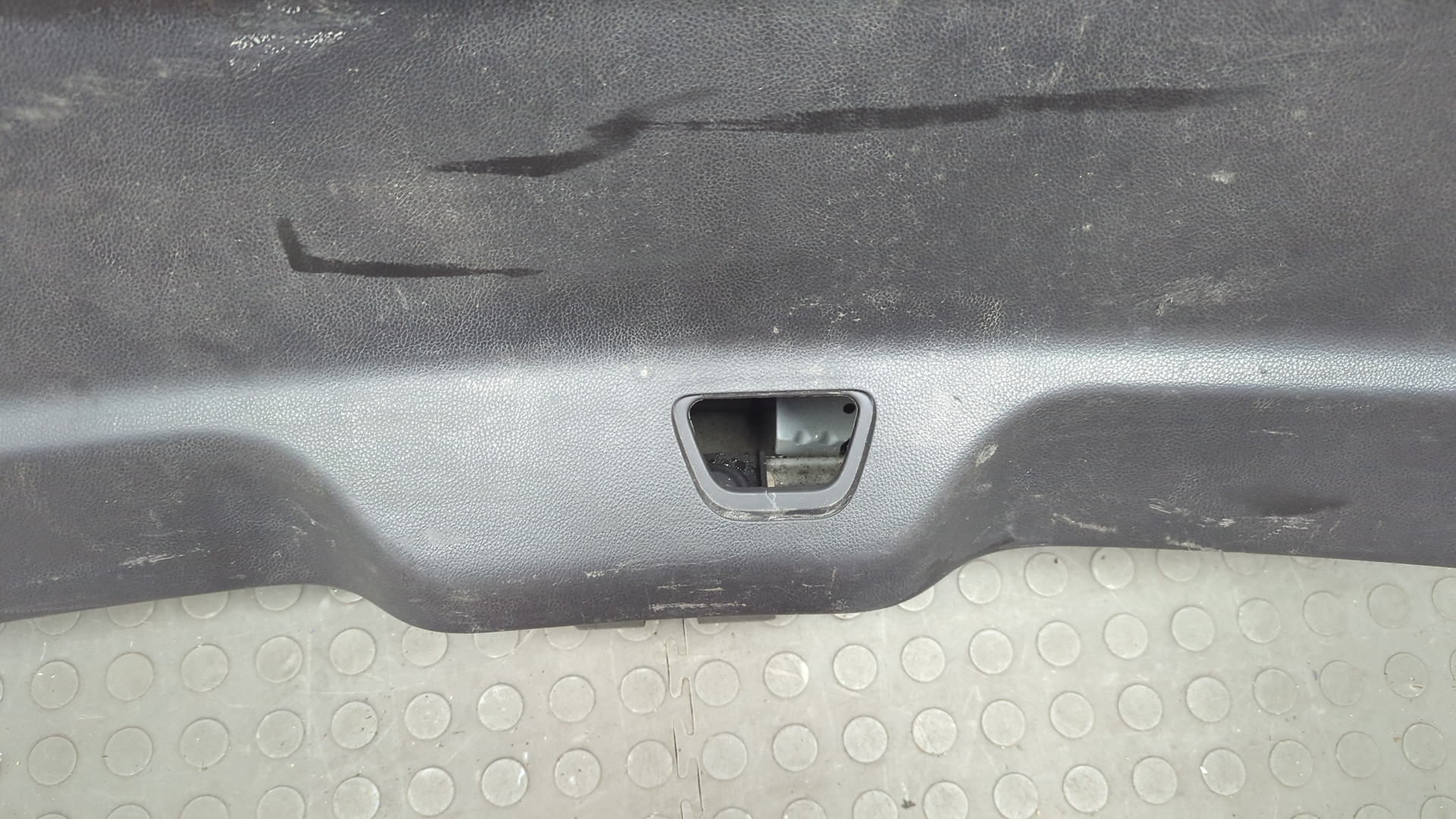 Дверь багажника