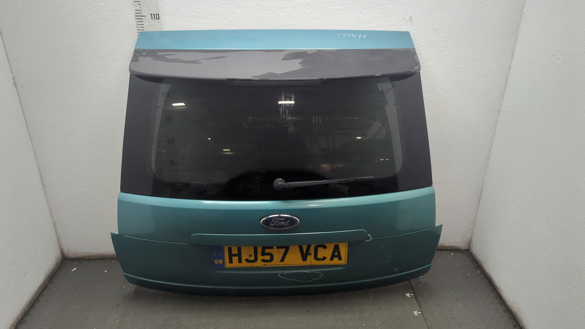 Дверь багажника