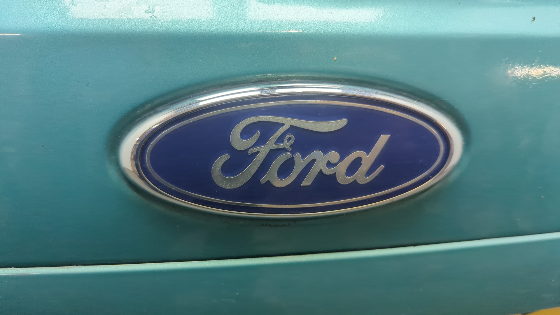 Дверь багажника