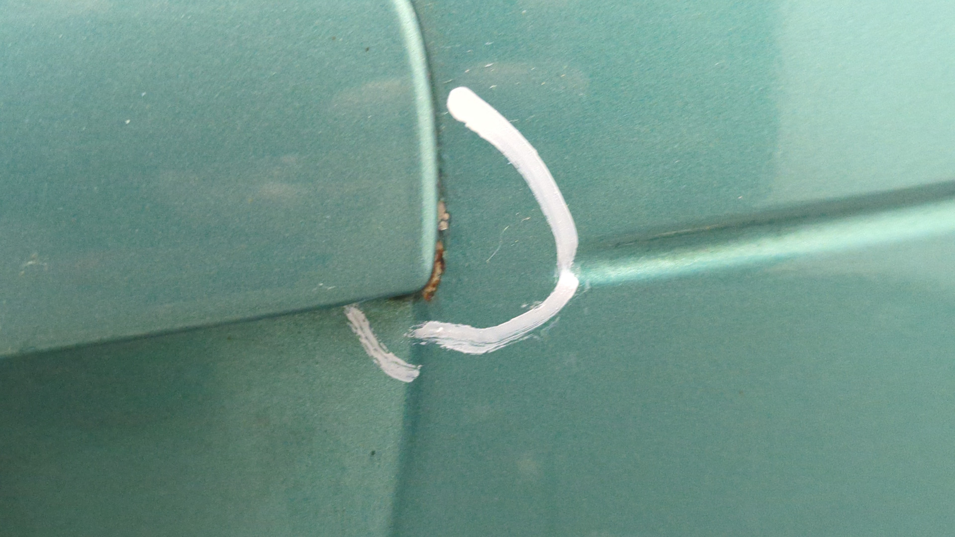 Дверь багажника