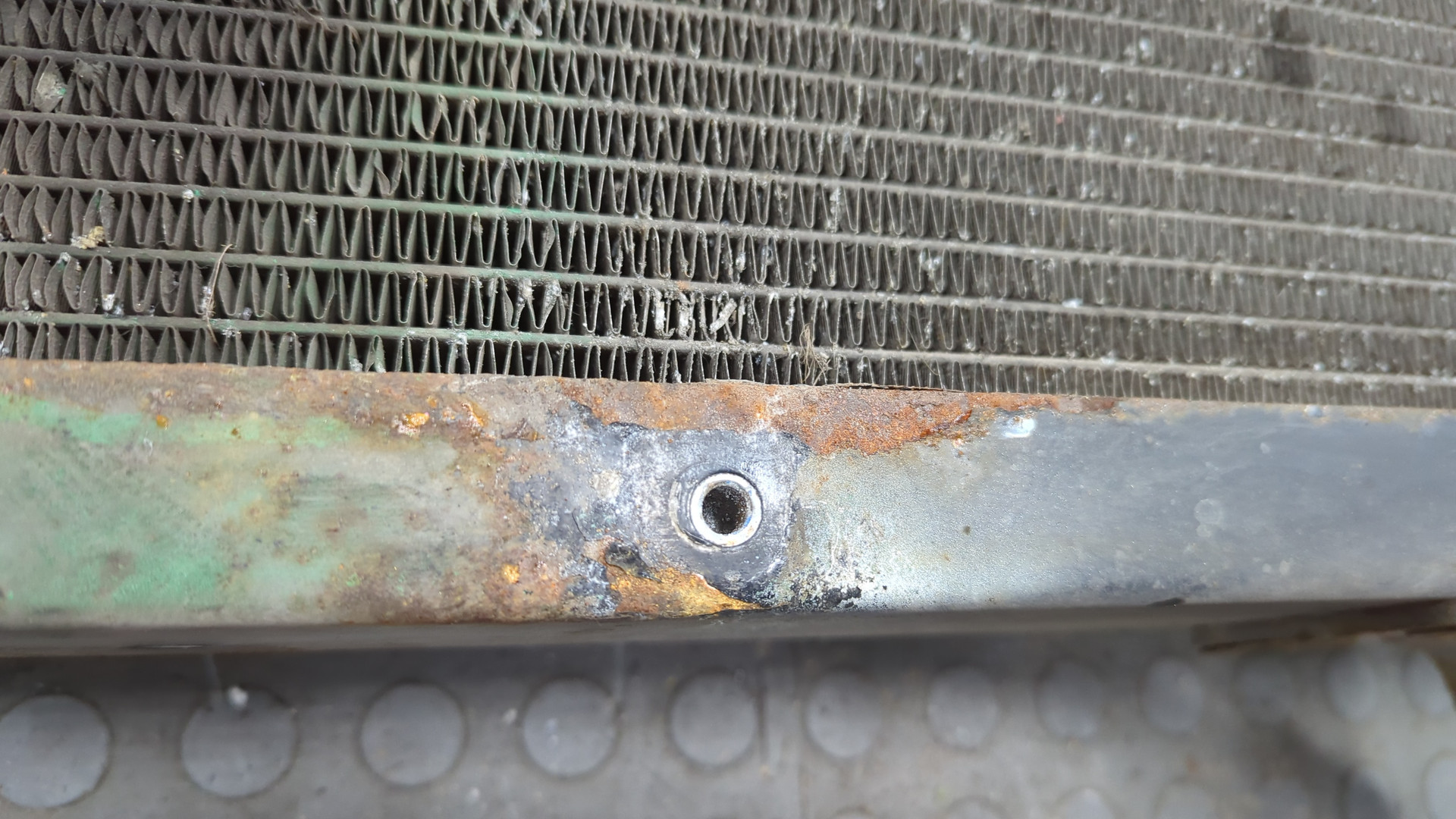 Радиатор охлаждения двигателя основной