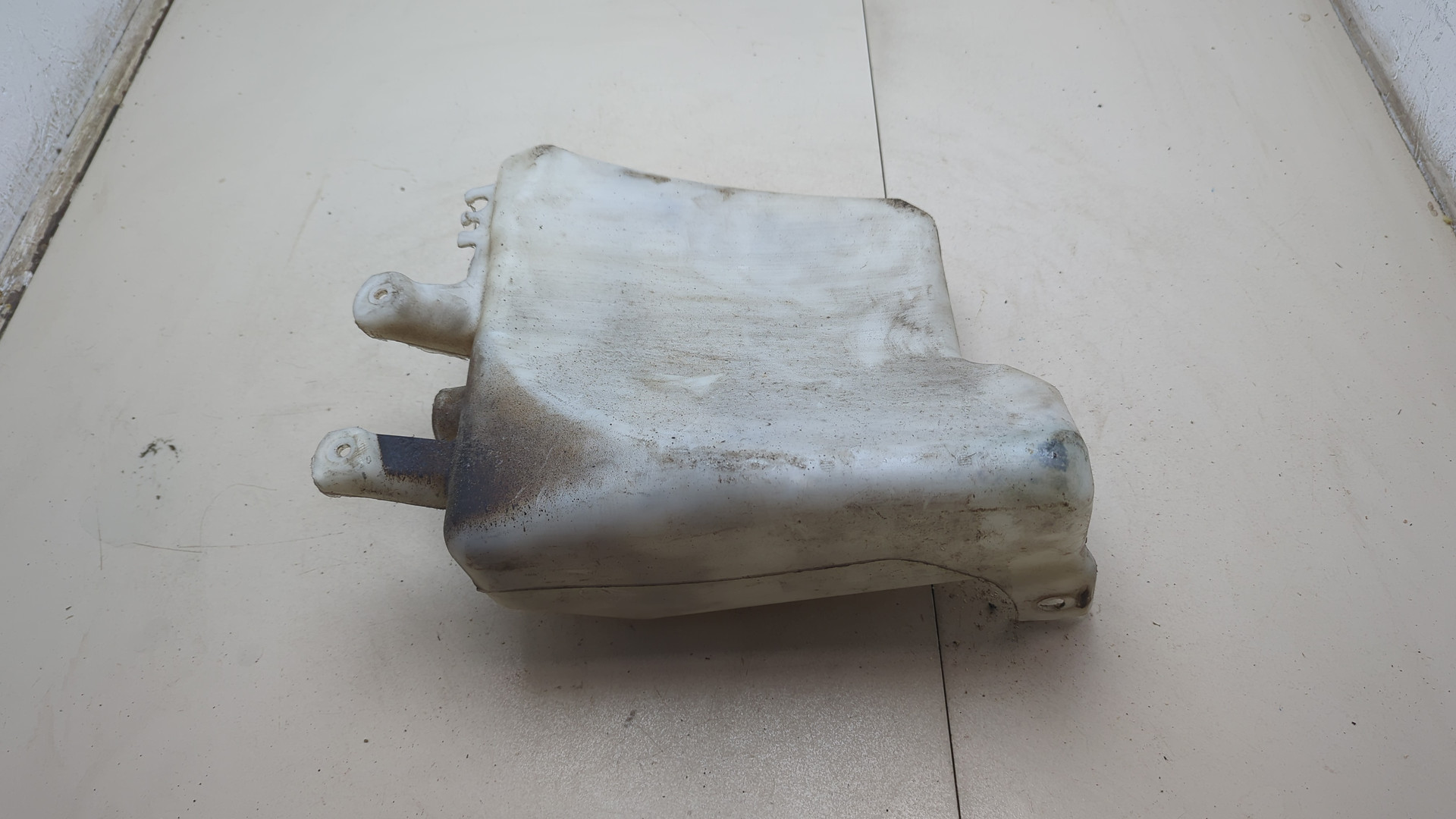 Бачок омывателя лобового стекла