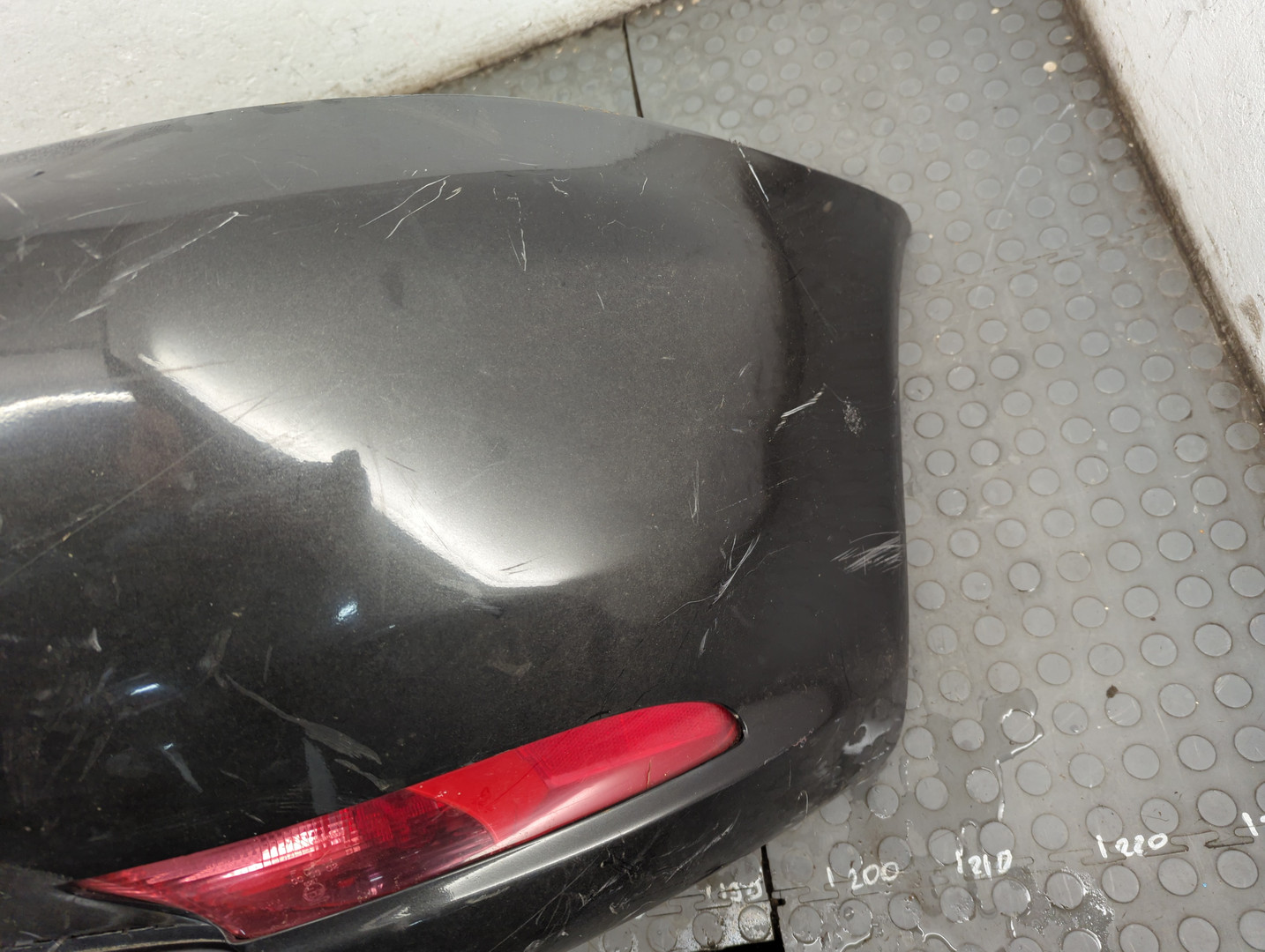 Бампер задний