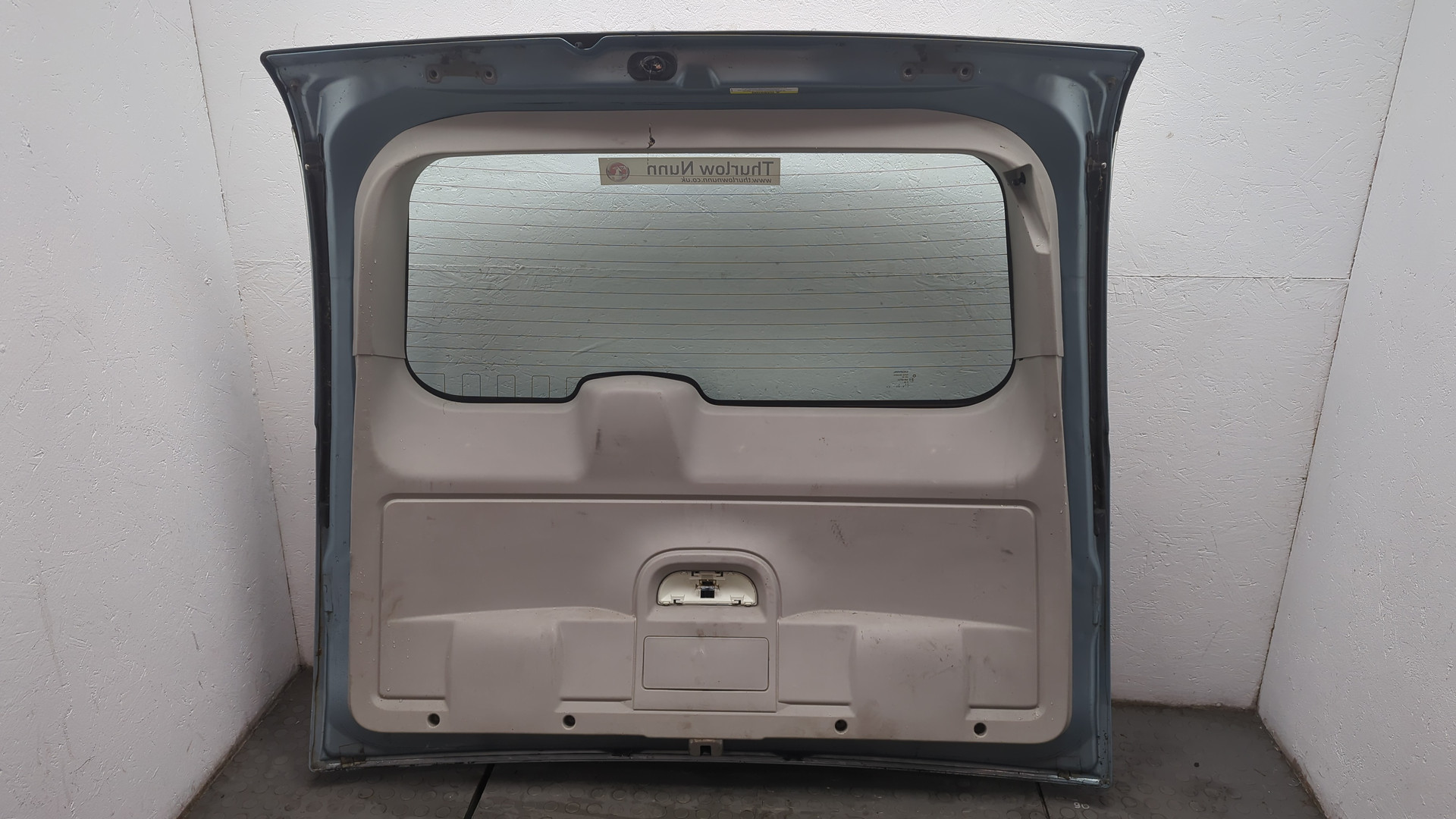 Дверь багажника