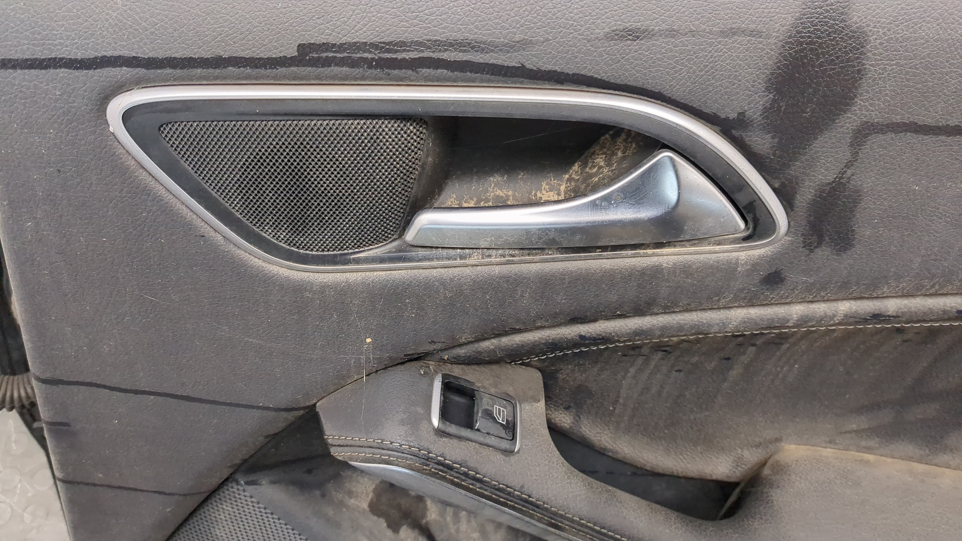 Дверь задняя правая