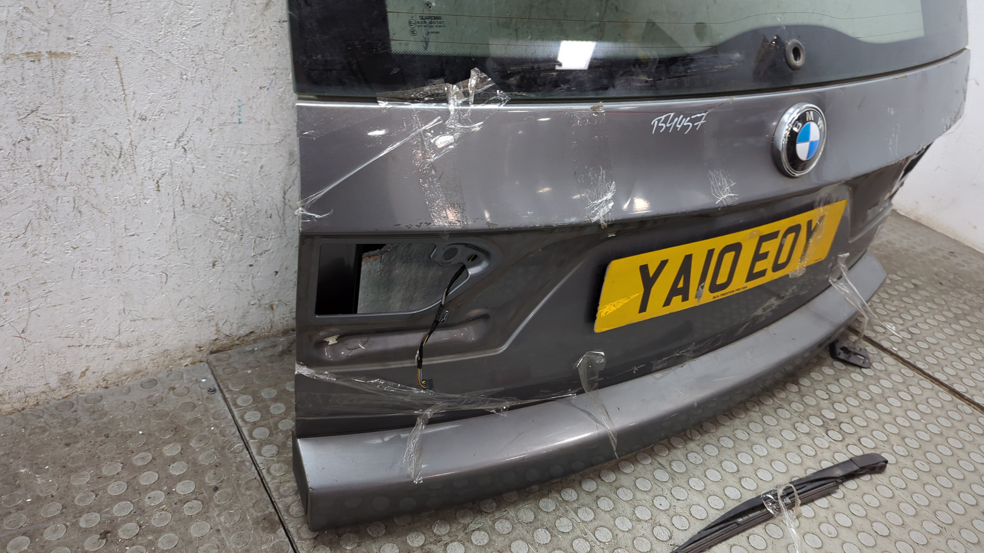 Дверь багажника