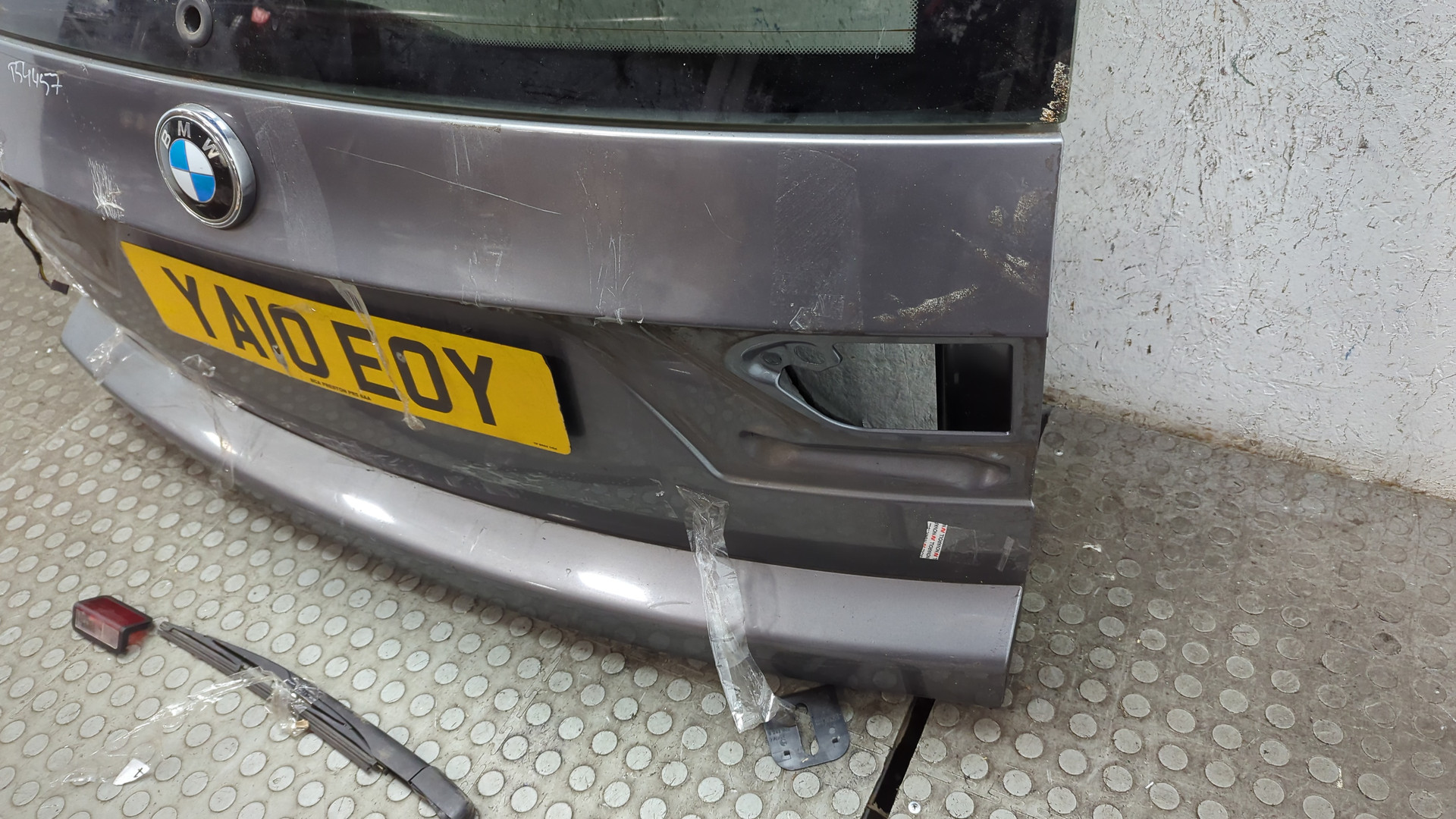 Дверь багажника