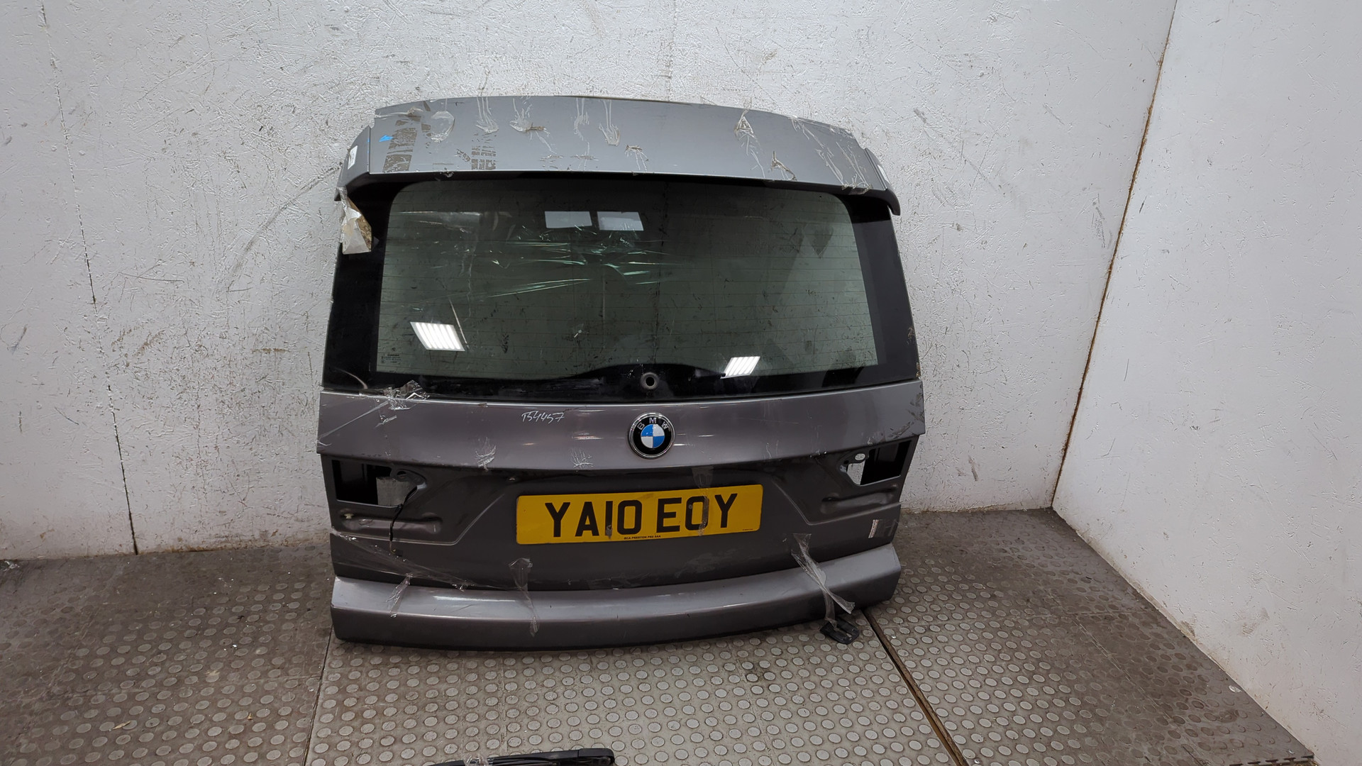 Дверь багажника