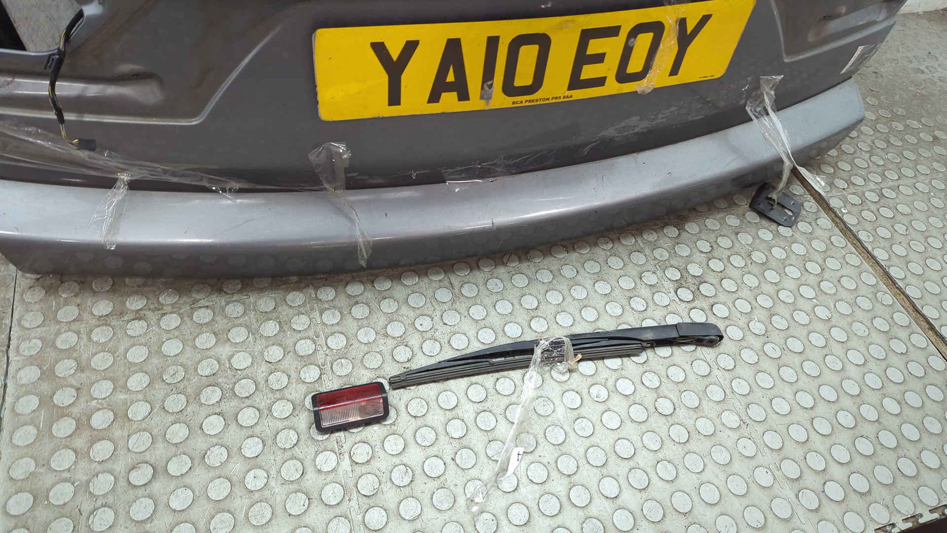 Дверь багажника