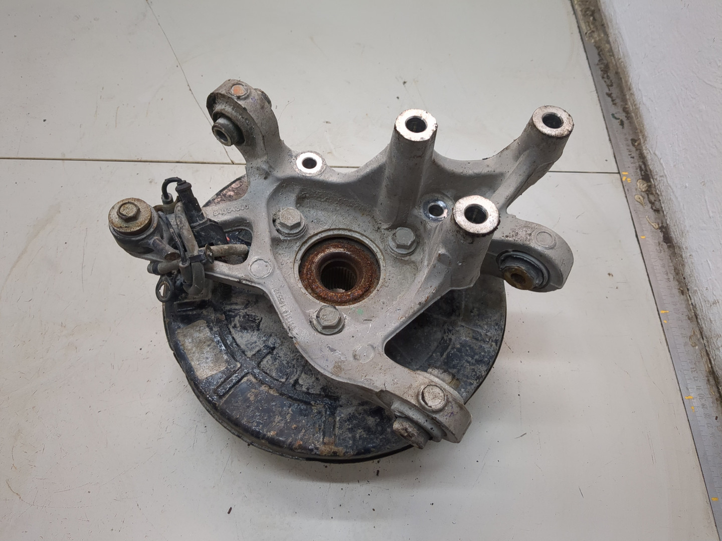 Кулак поворотный задний левый