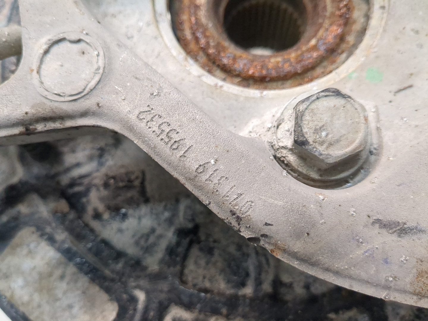 Кулак поворотный задний левый