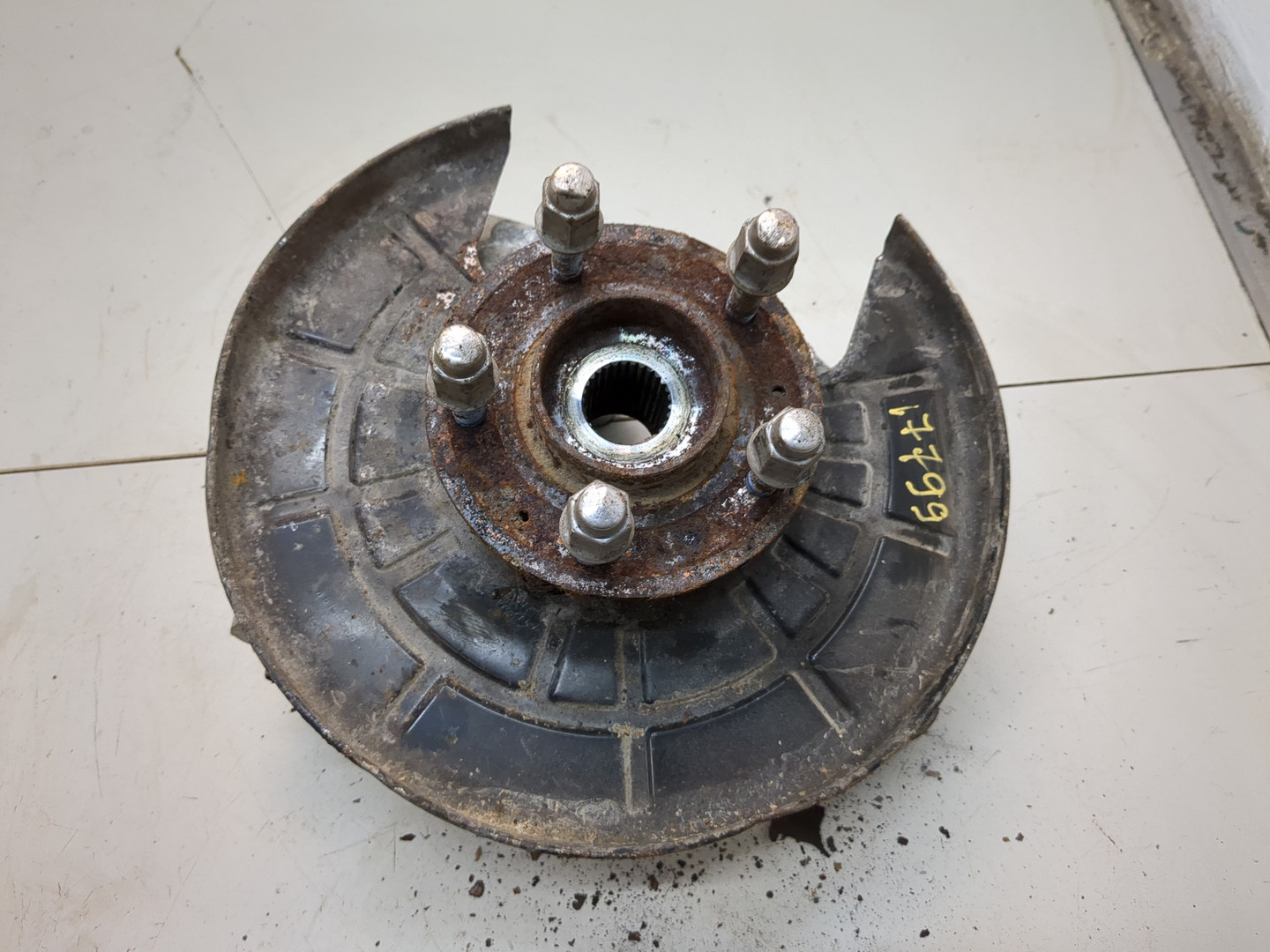 Кулак поворотный задний левый