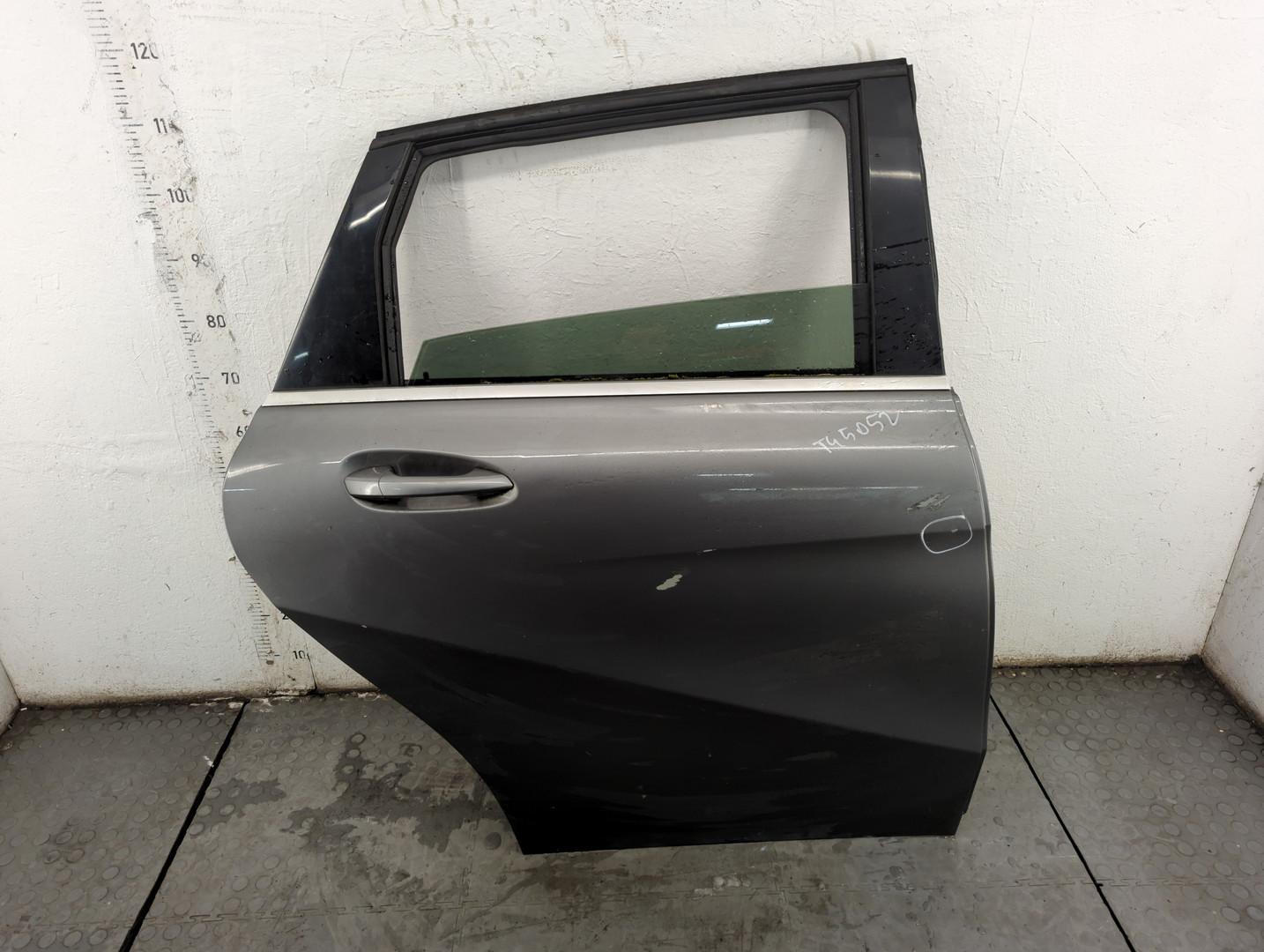 Дверь задняя правая