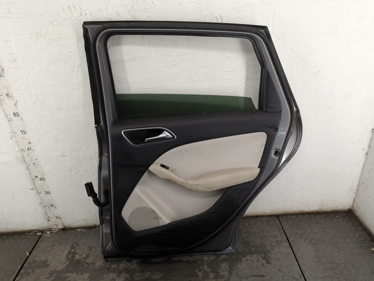 Дверь задняя правая