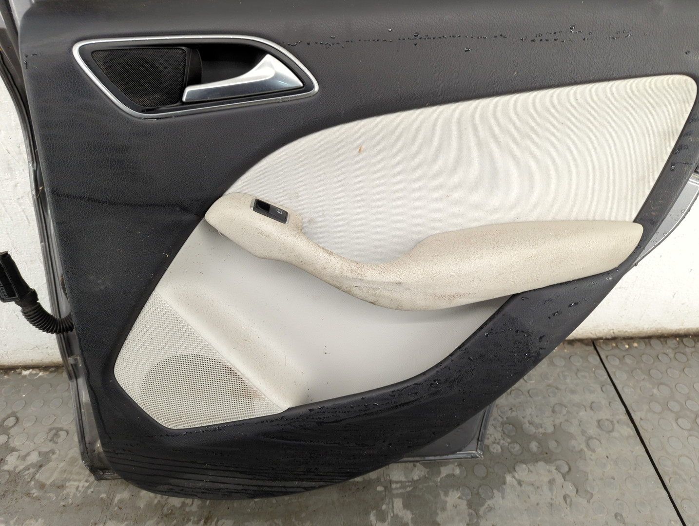 Дверь задняя правая