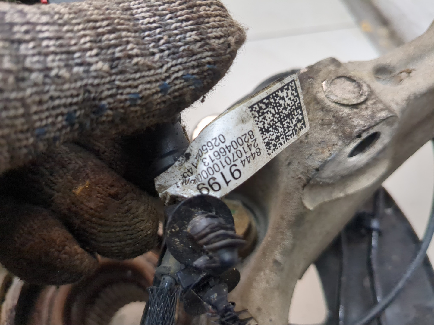 Кулак поворотный передний правый