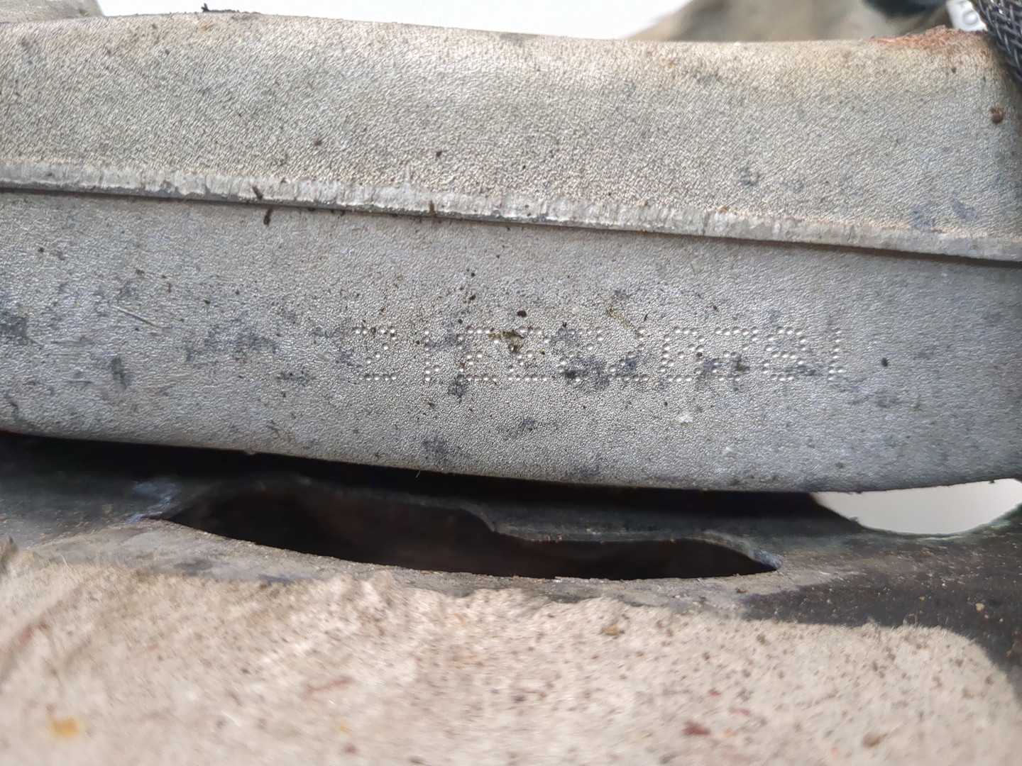 Кулак поворотный передний правый