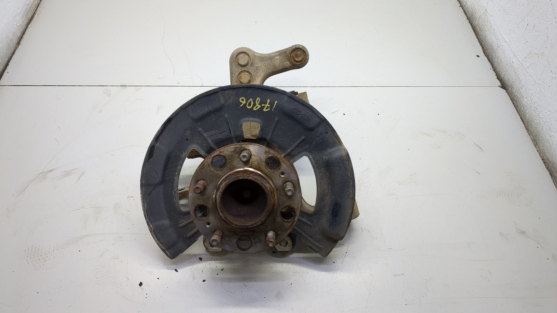 Кулак поворотный задний правый