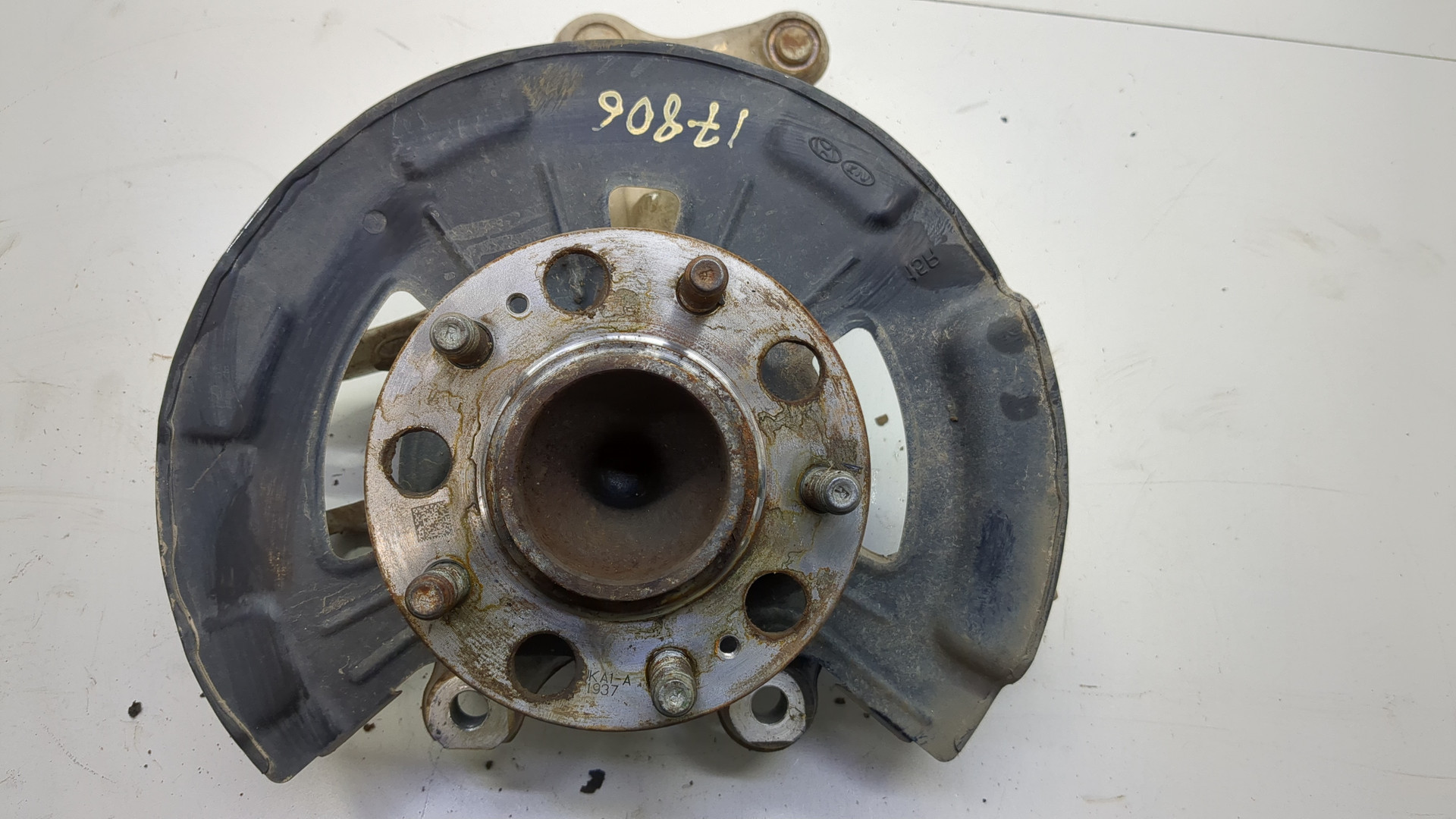 Кулак поворотный задний правый