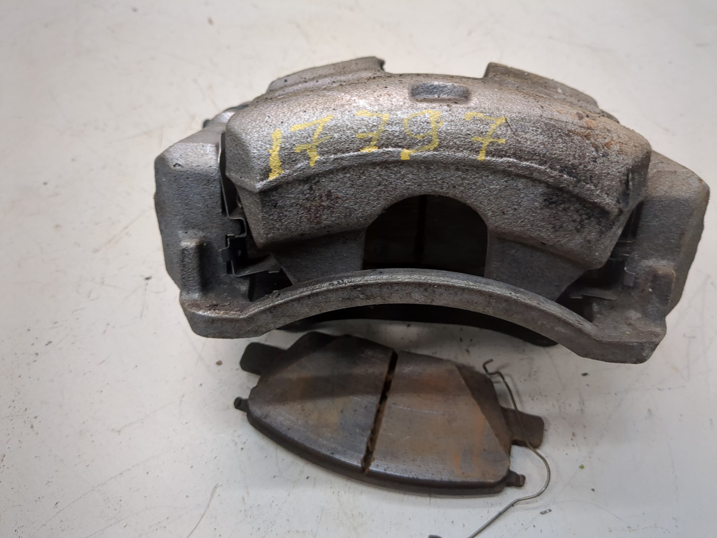 Суппорт передний правый