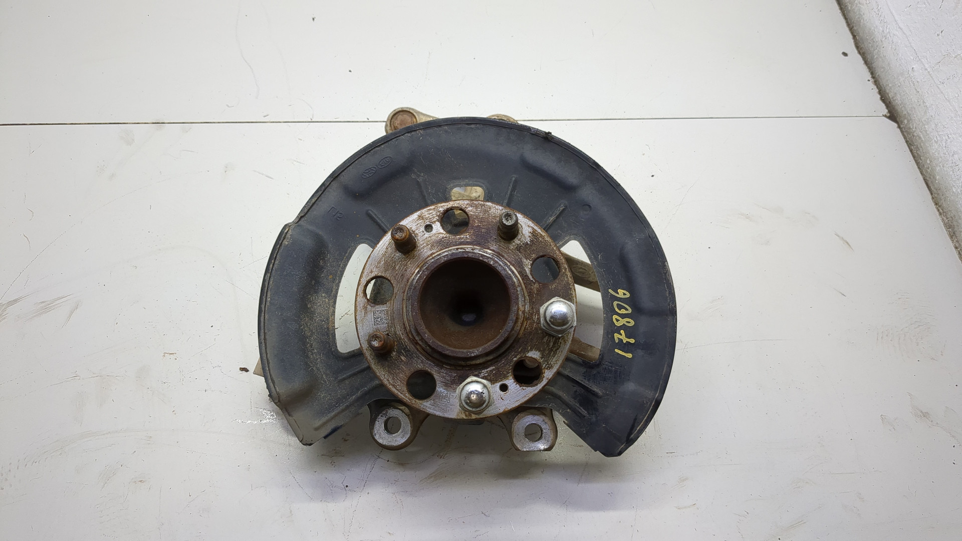 Кулак поворотный задний левый