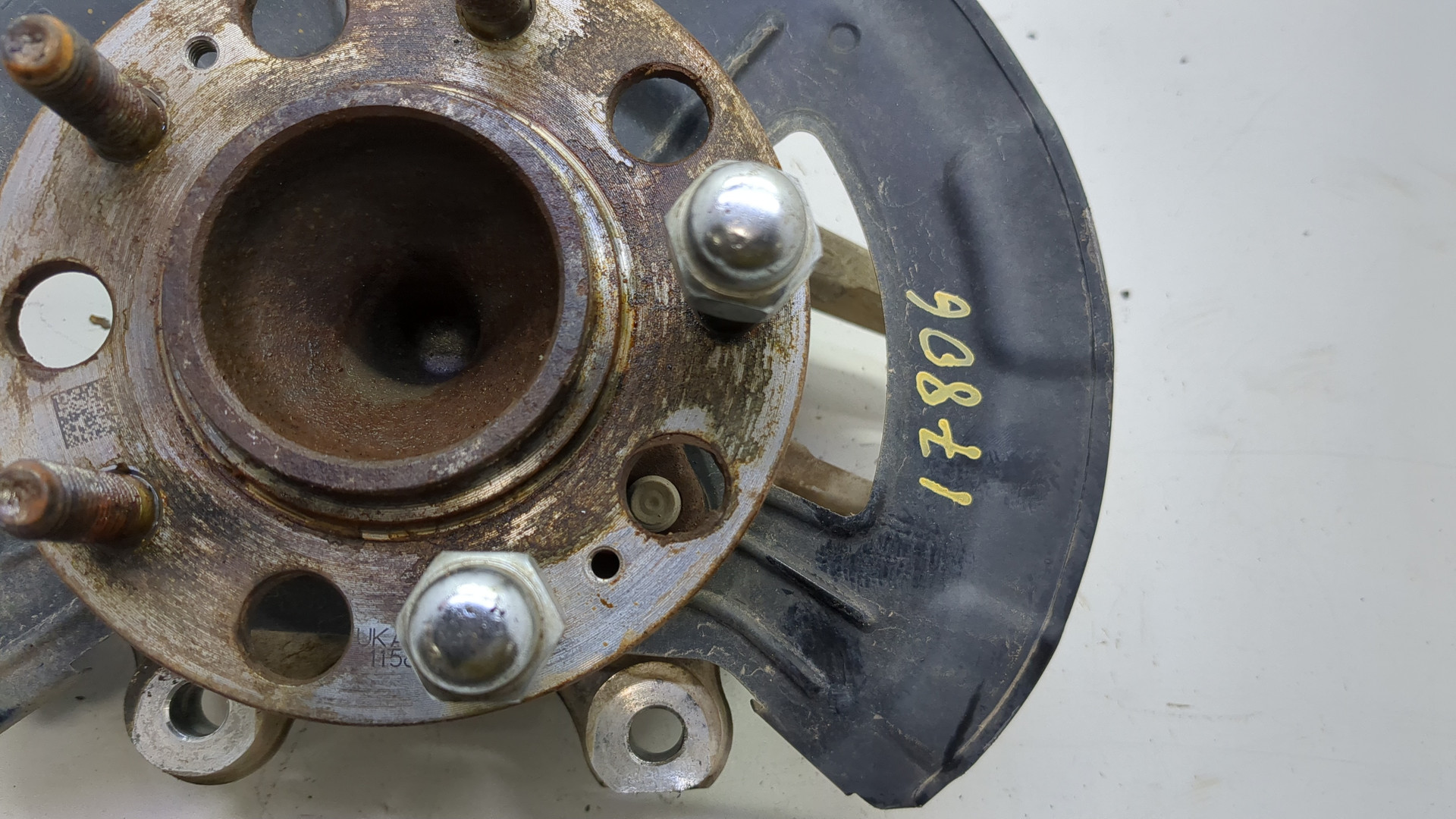 Кулак поворотный задний левый