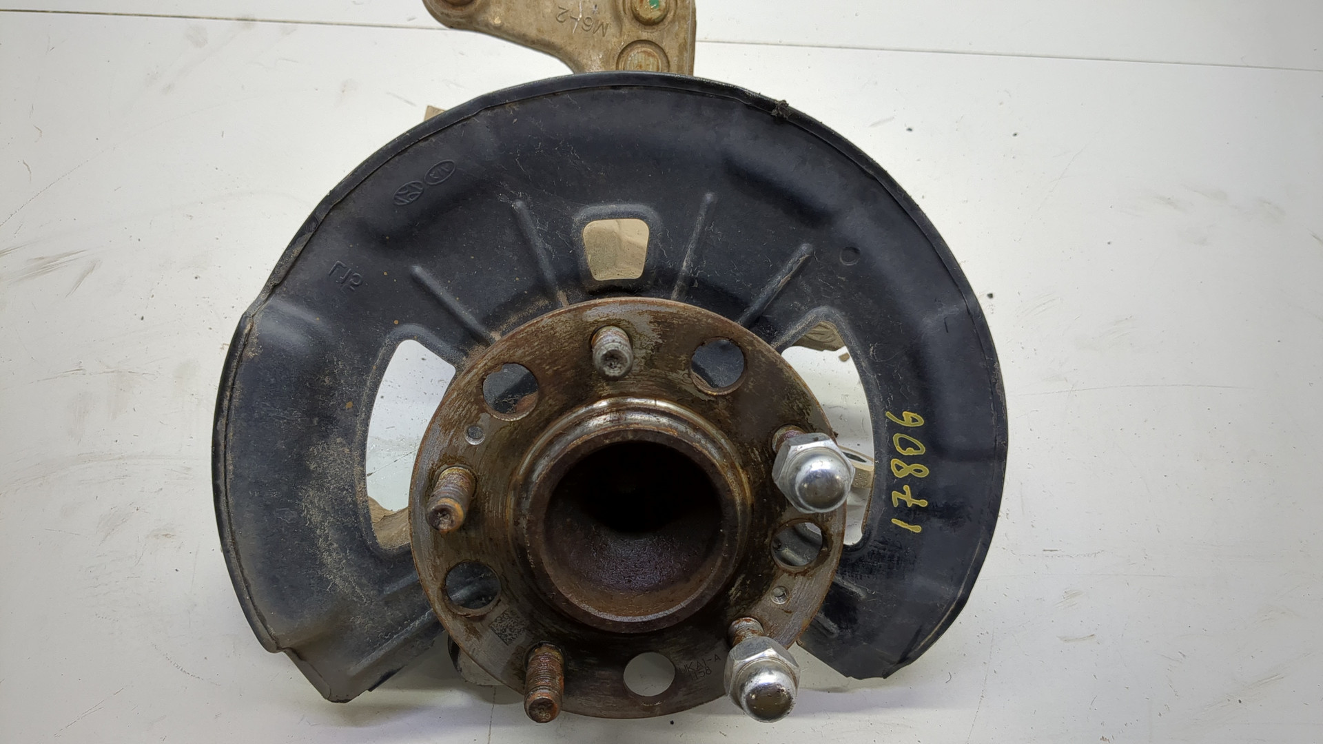 Кулак поворотный задний левый