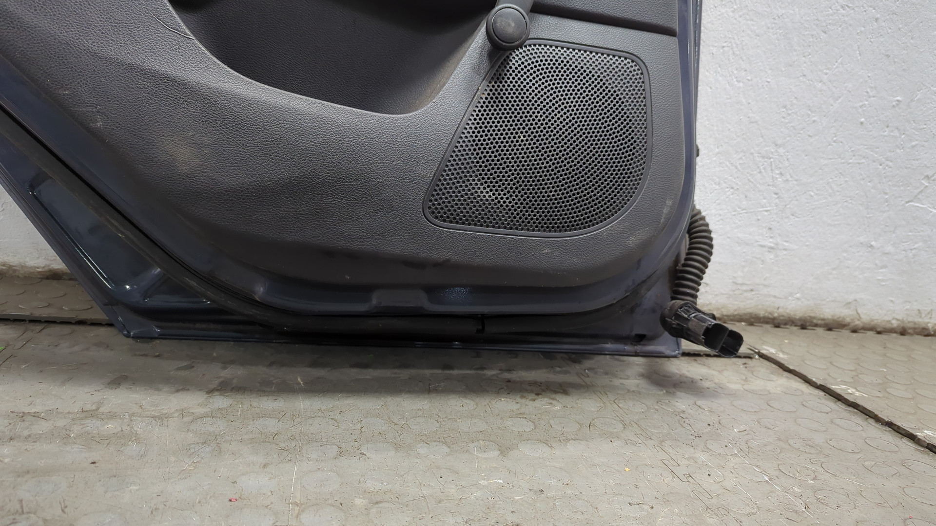 Дверь задняя левая