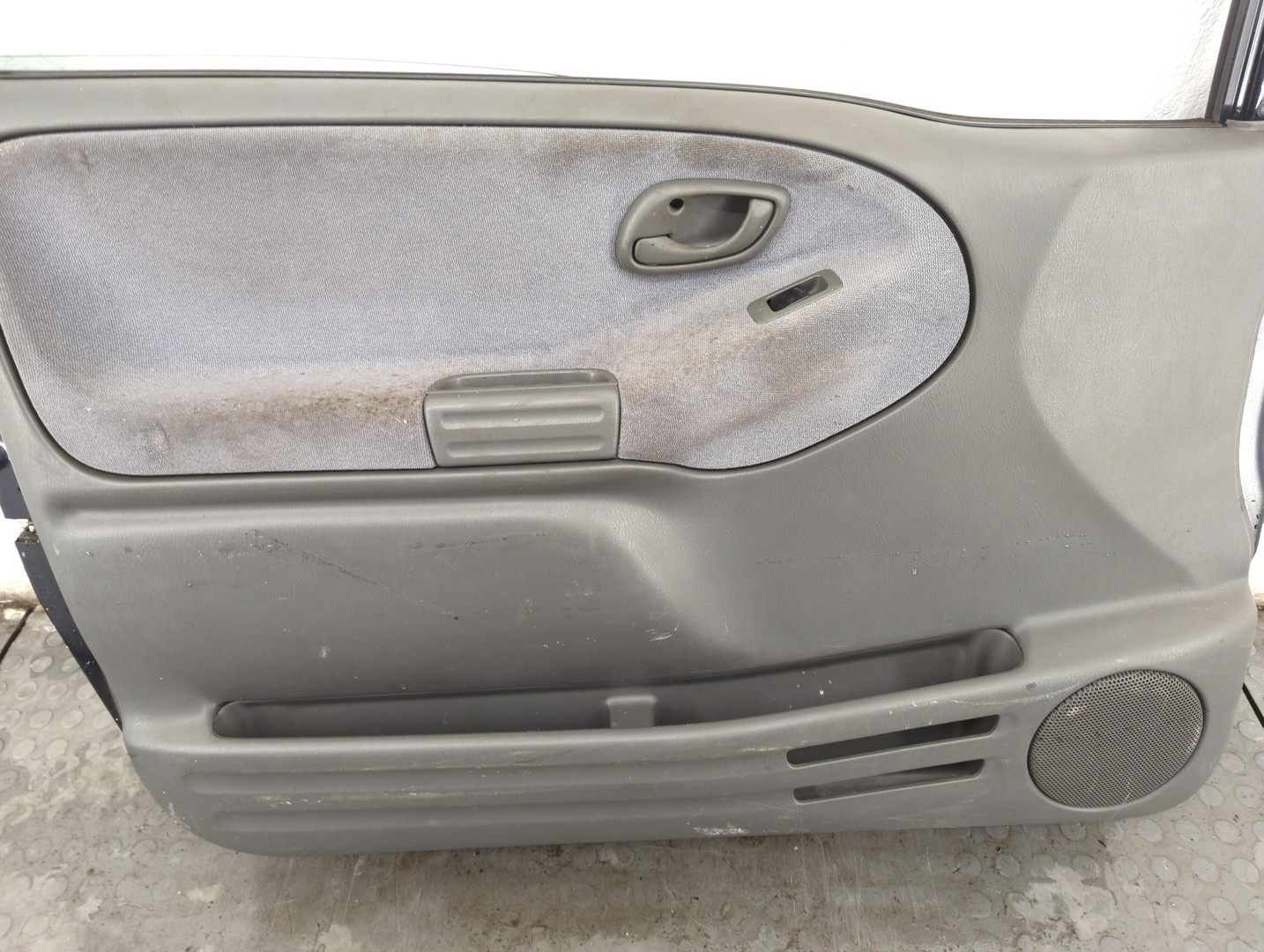 Дверь передняя левая