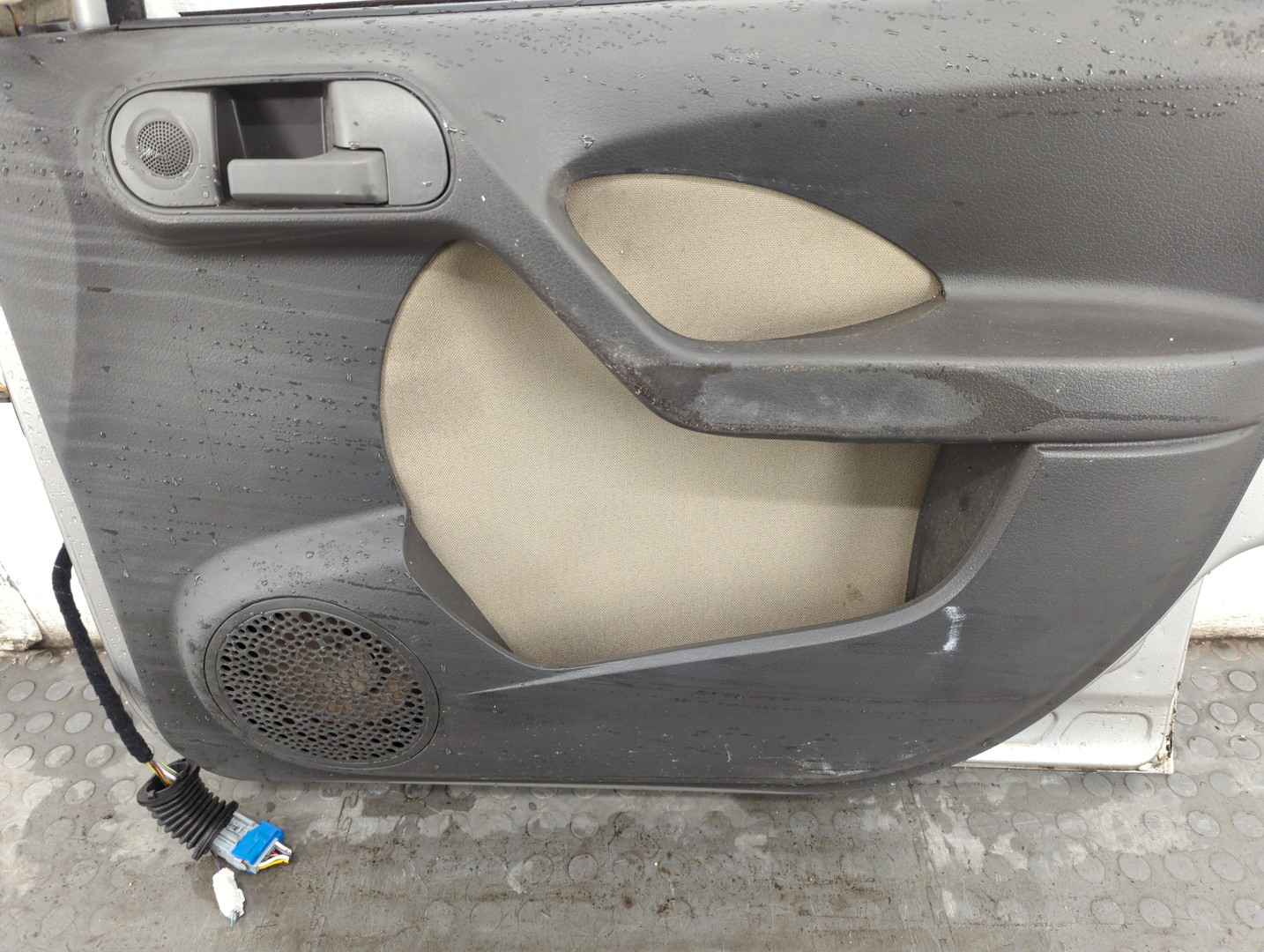 Дверь передняя правая