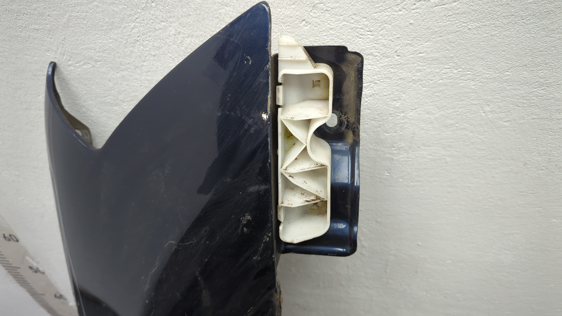 Крыло переднее правое