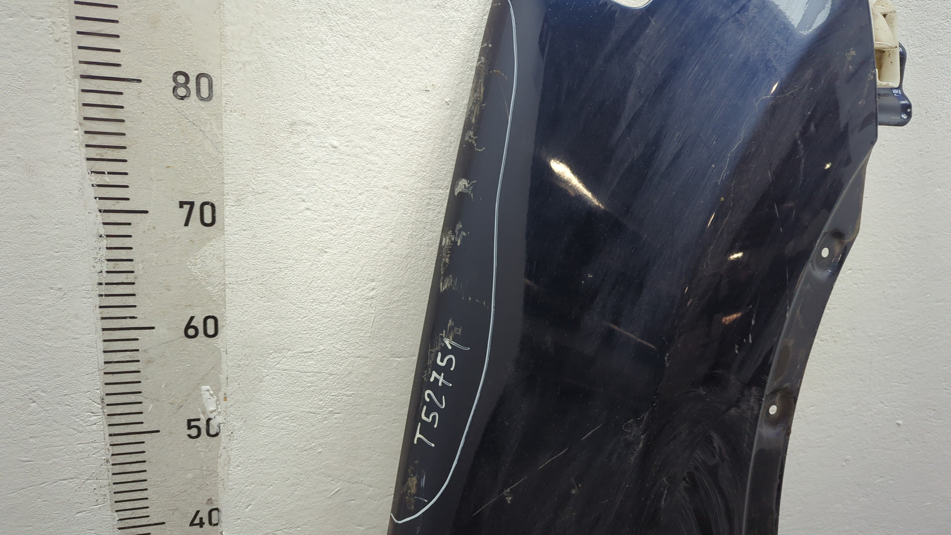 Крыло переднее правое