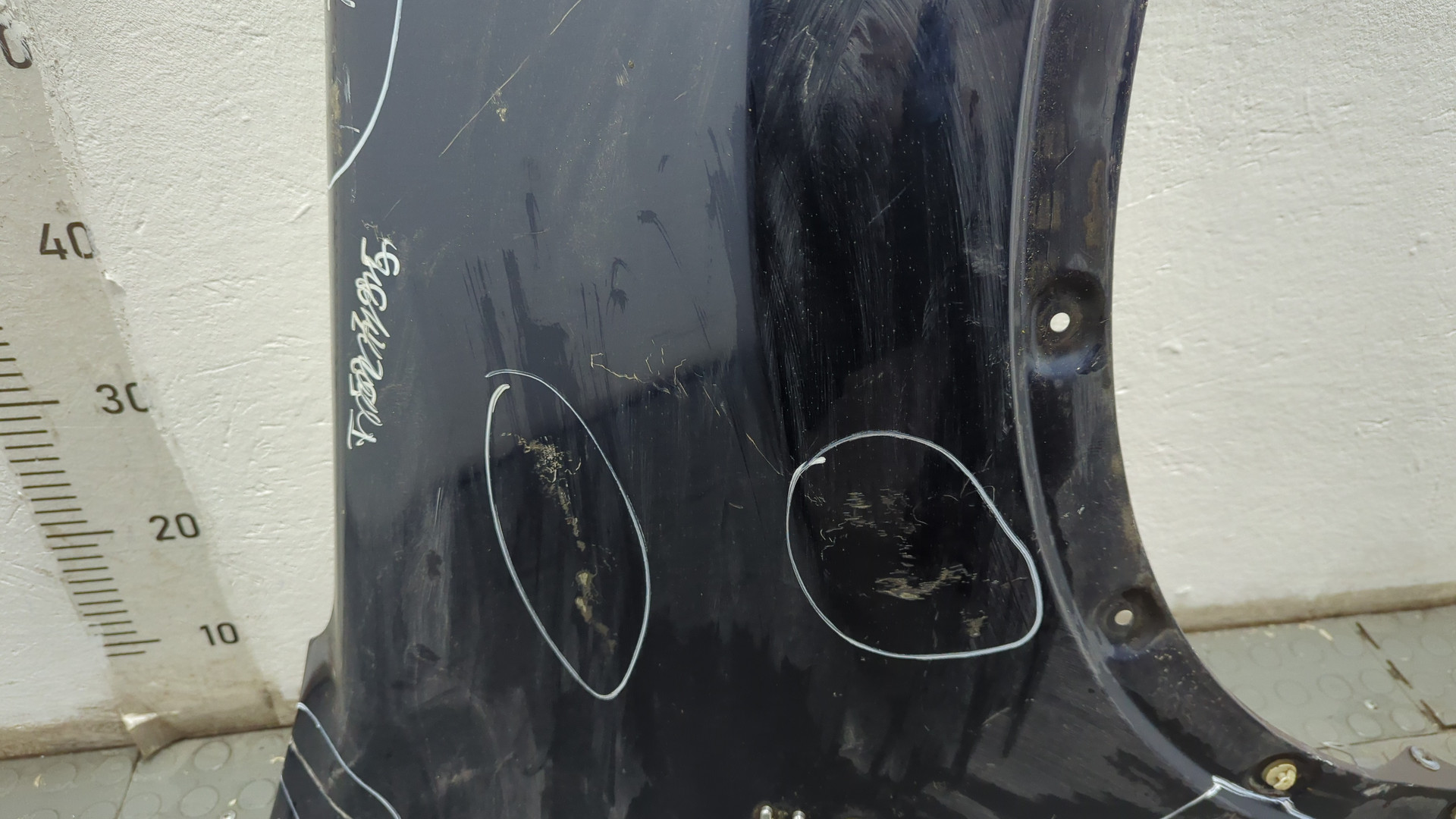 Крыло переднее правое