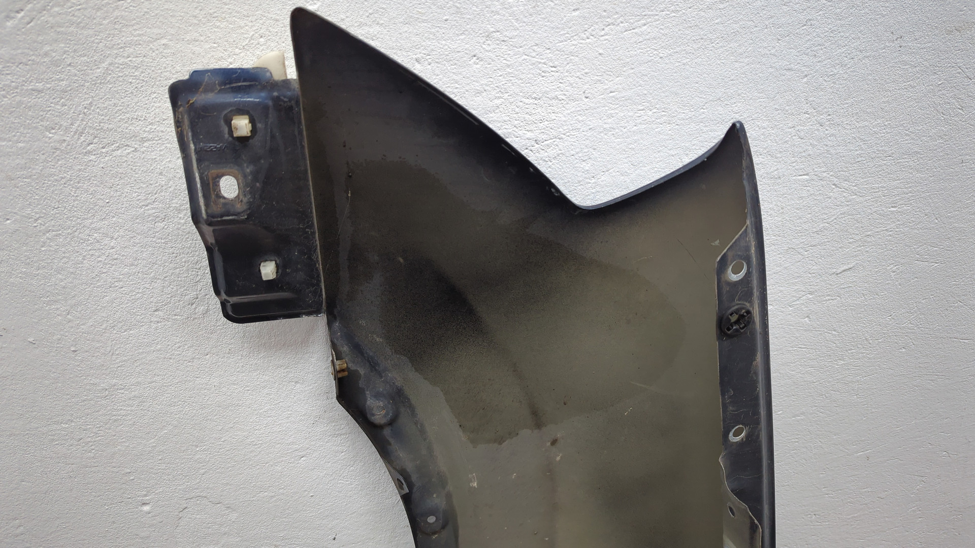 Крыло переднее правое