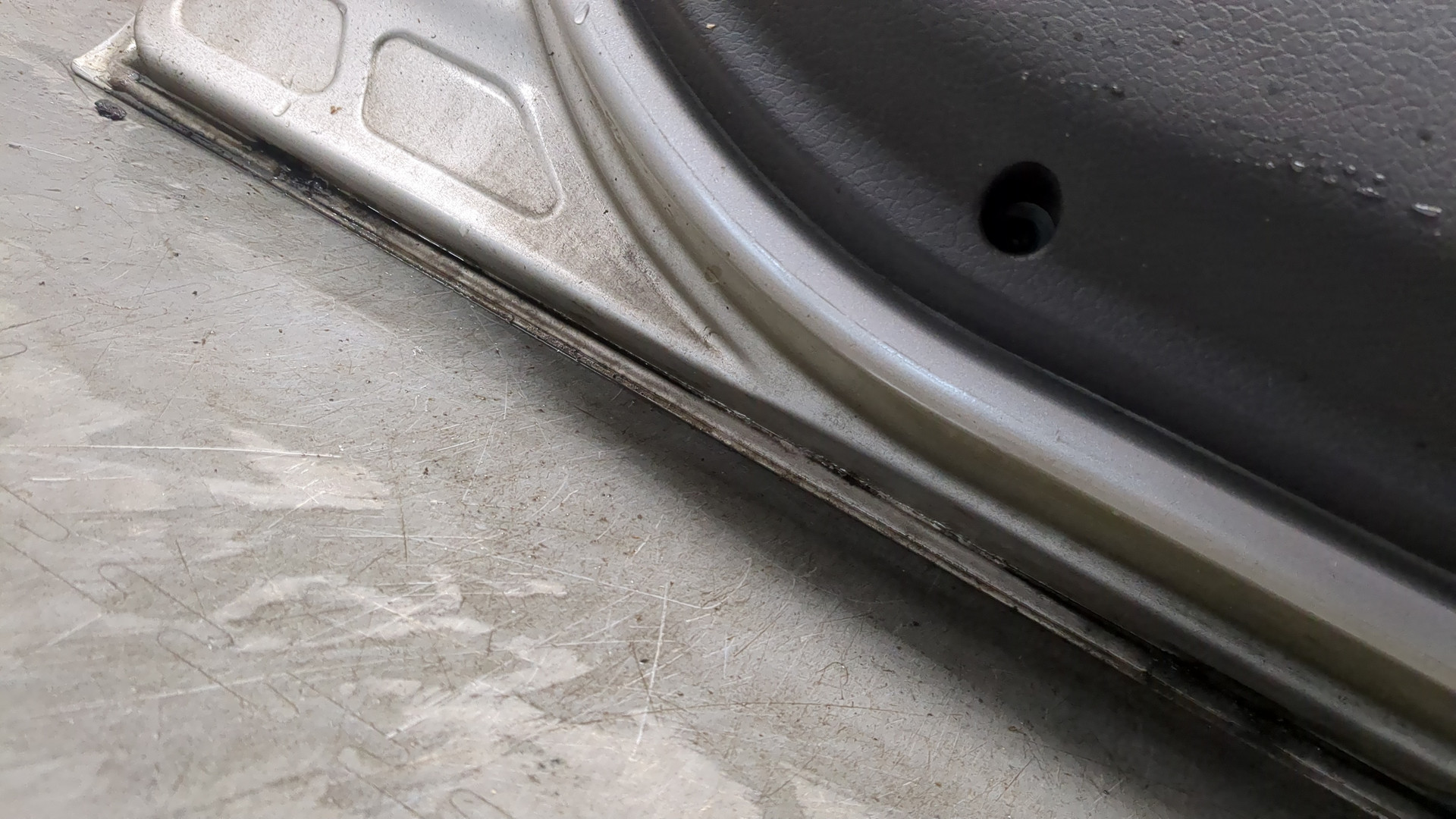 Дверь передняя левая