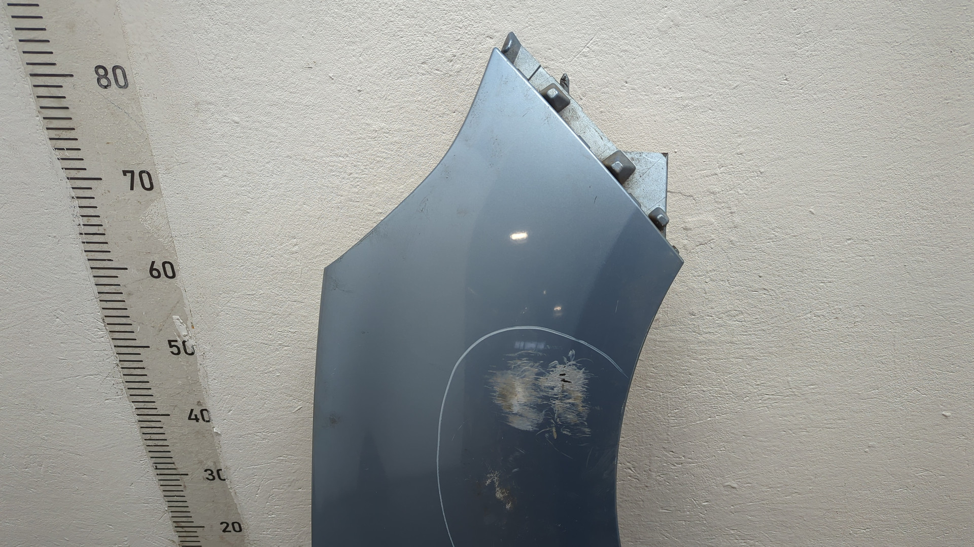 Крыло переднее правое