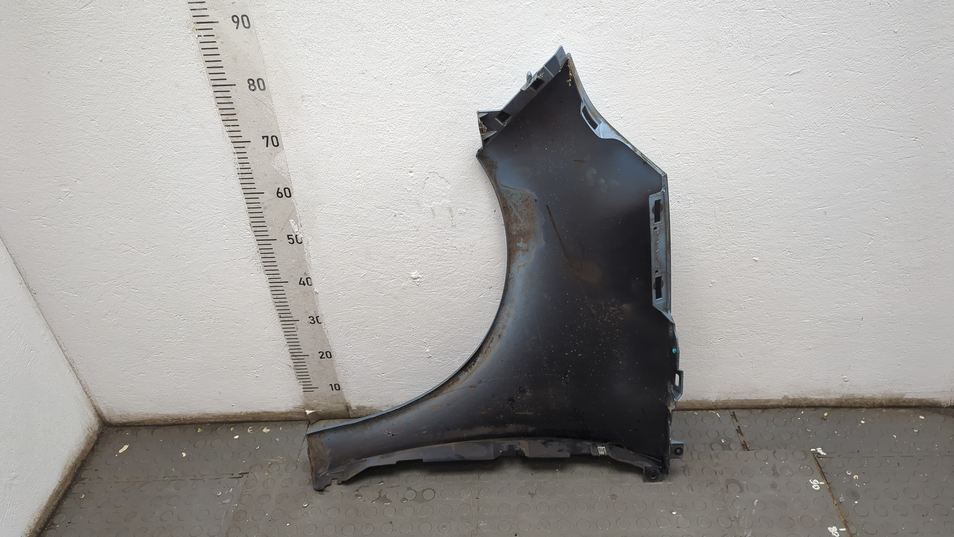 Крыло переднее правое