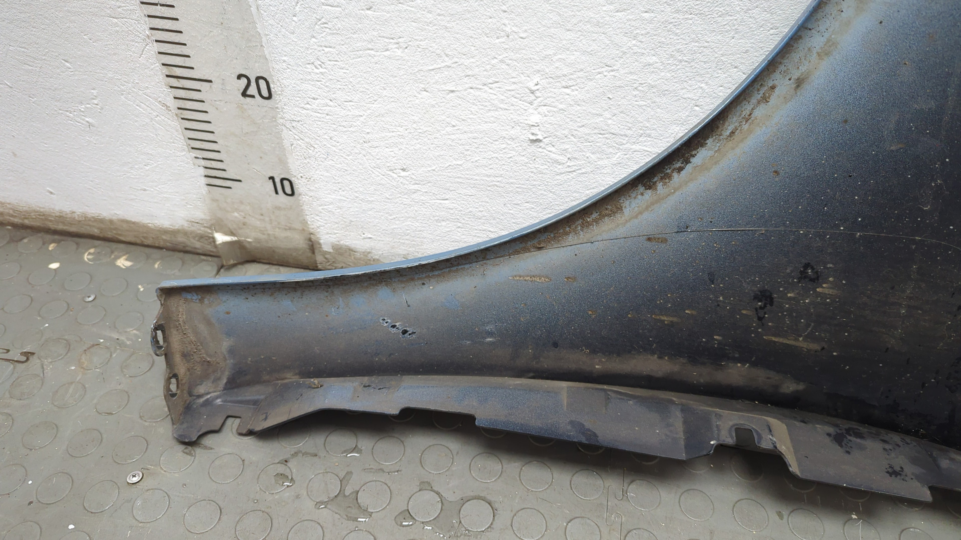 Крыло переднее правое