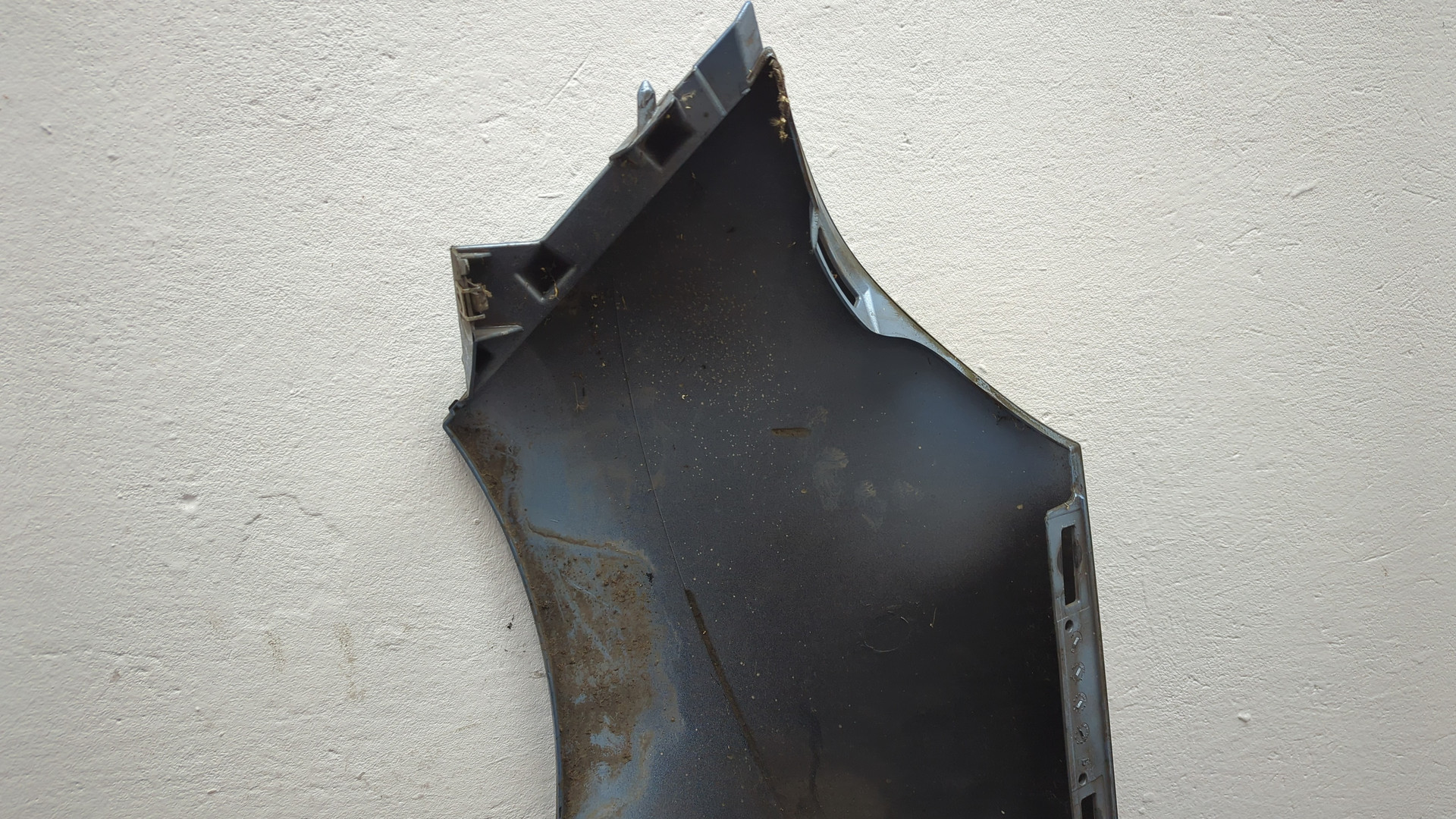 Крыло переднее правое