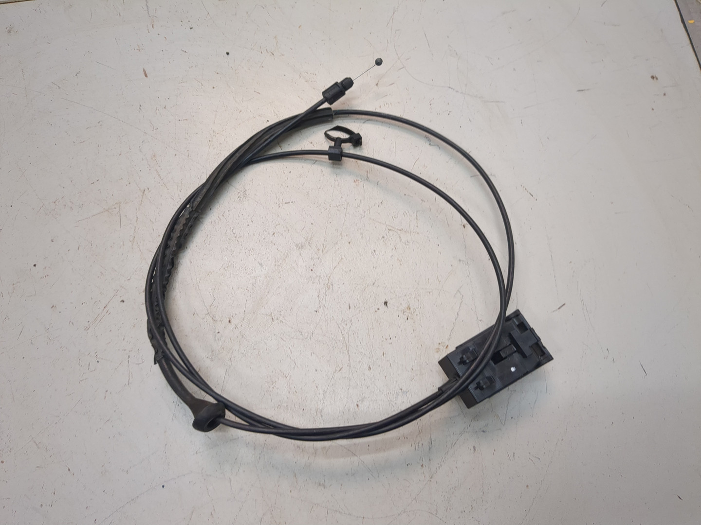 Ручка открывания капота